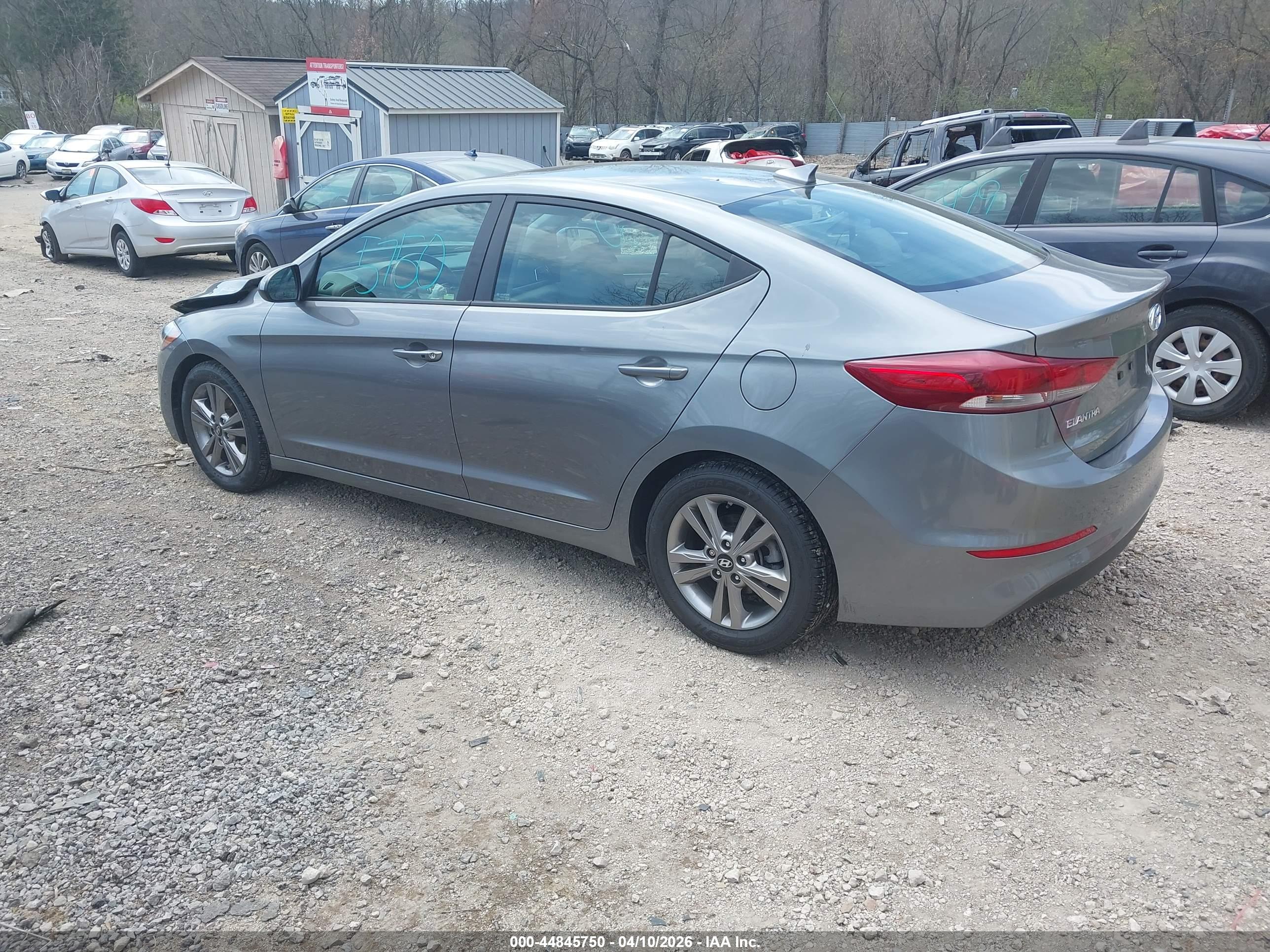 HYUNDAI ELANTRA image 3