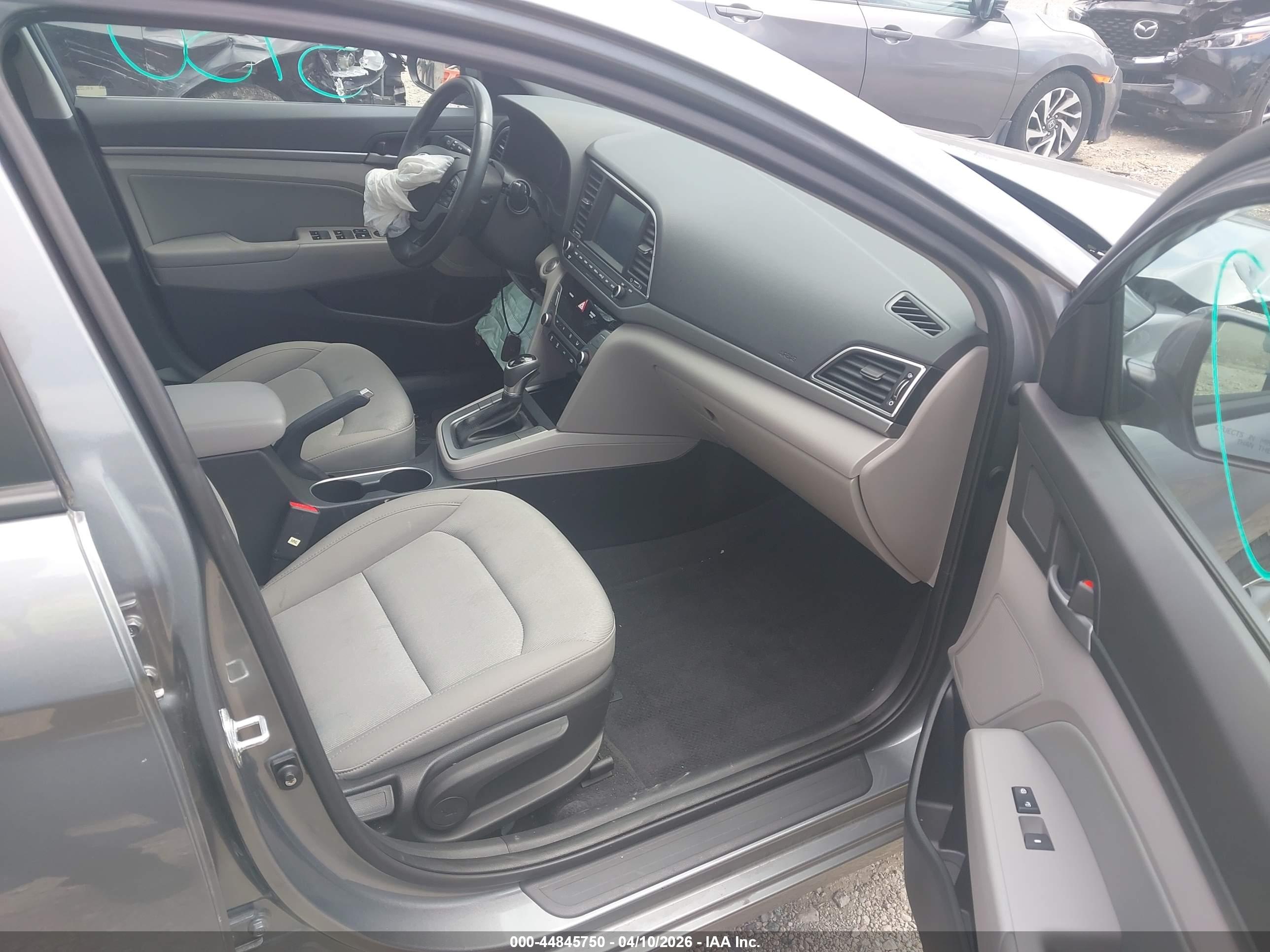 HYUNDAI ELANTRA image 5