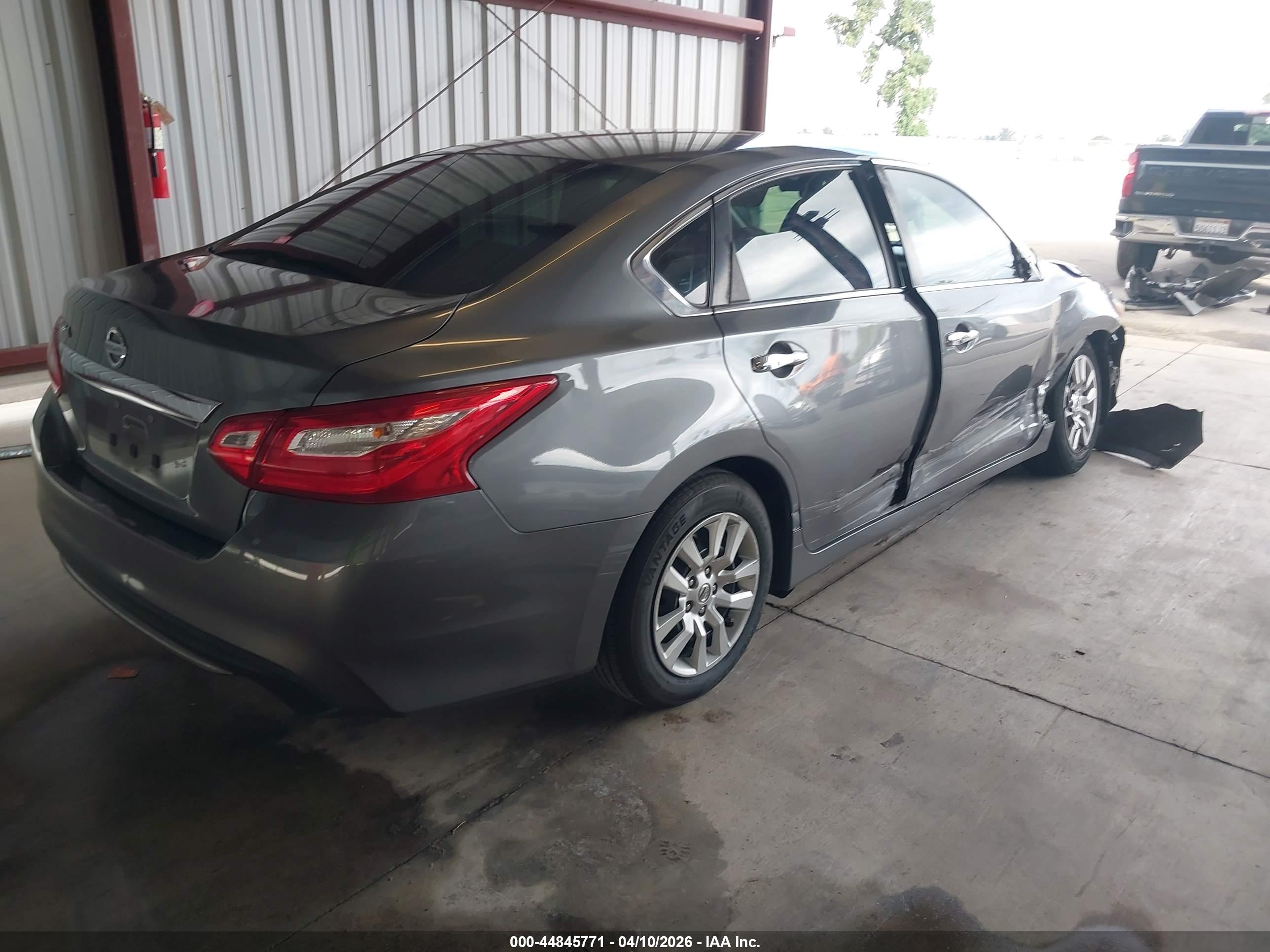 NISSAN ALTIMA image 4