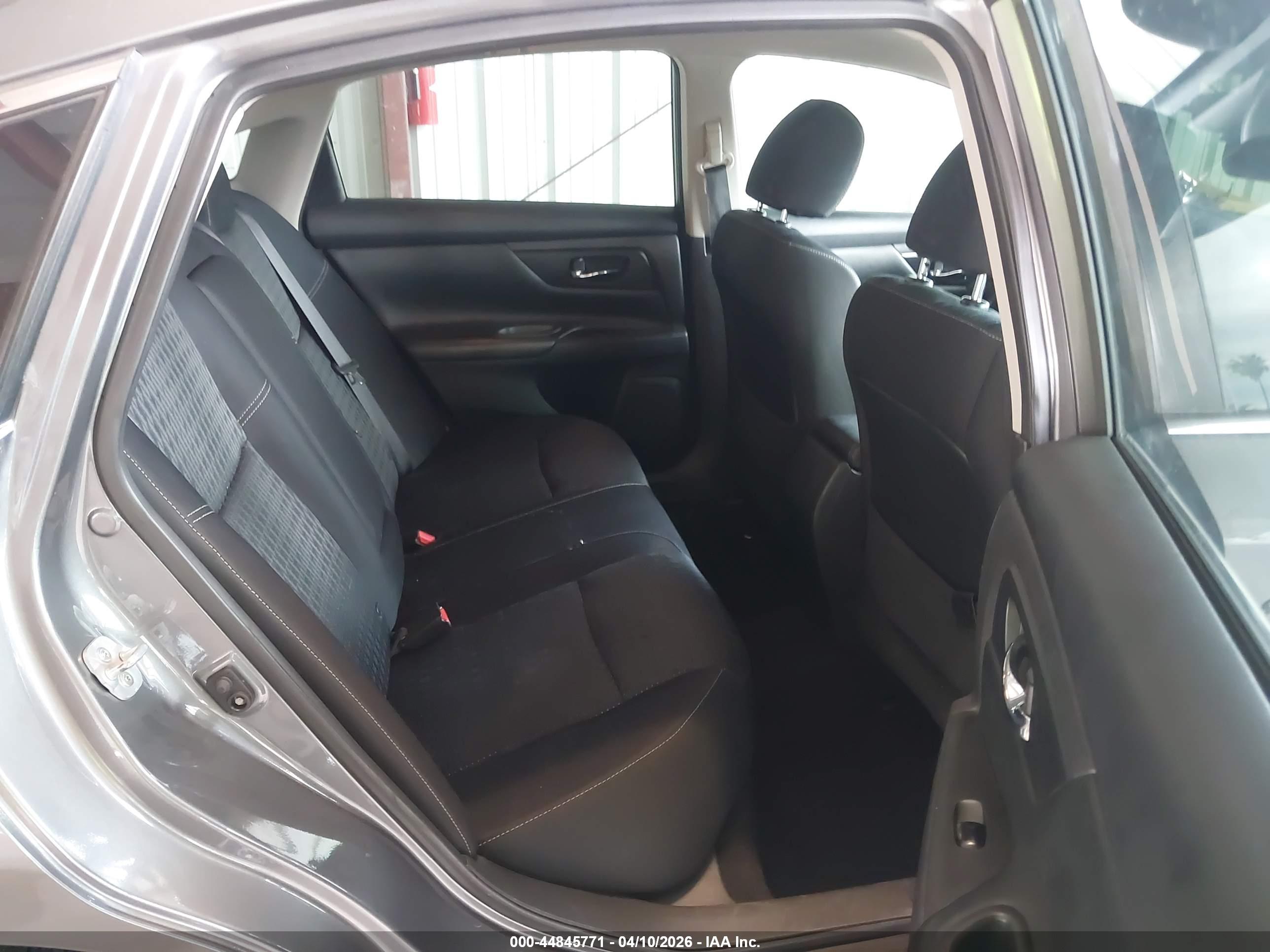 NISSAN ALTIMA image 8