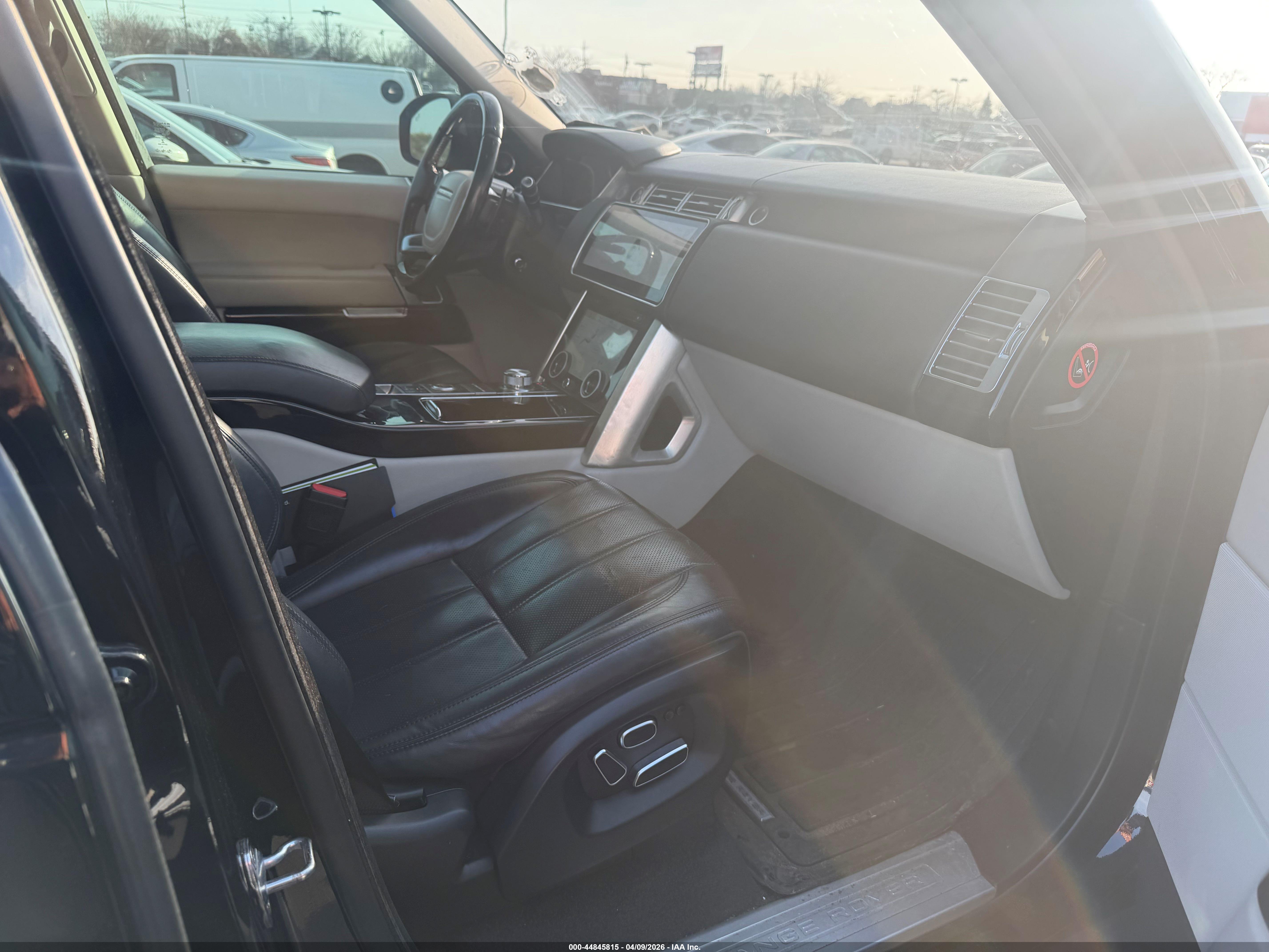 LAND ROVER image 5