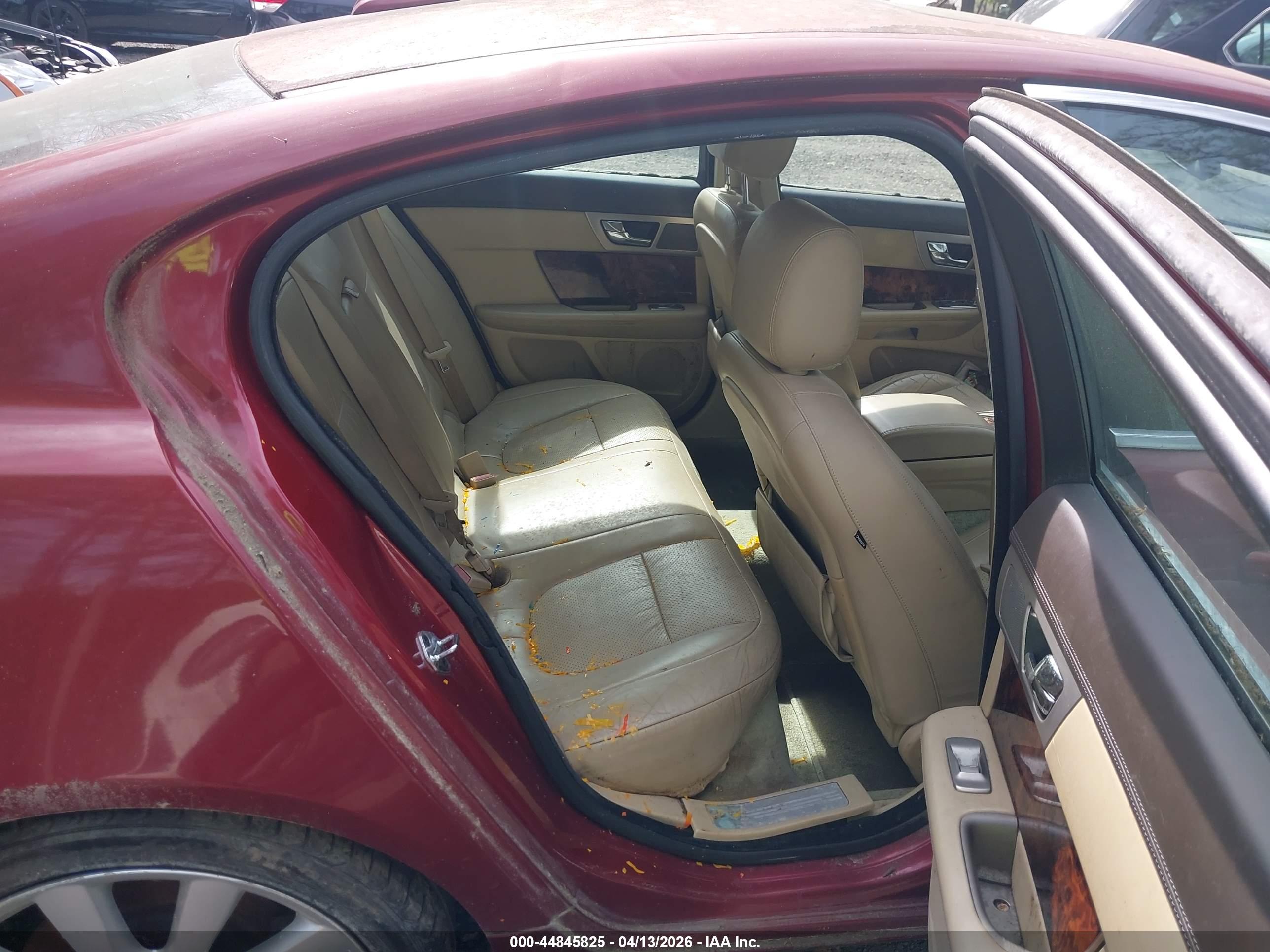 JAGUAR XF image 8