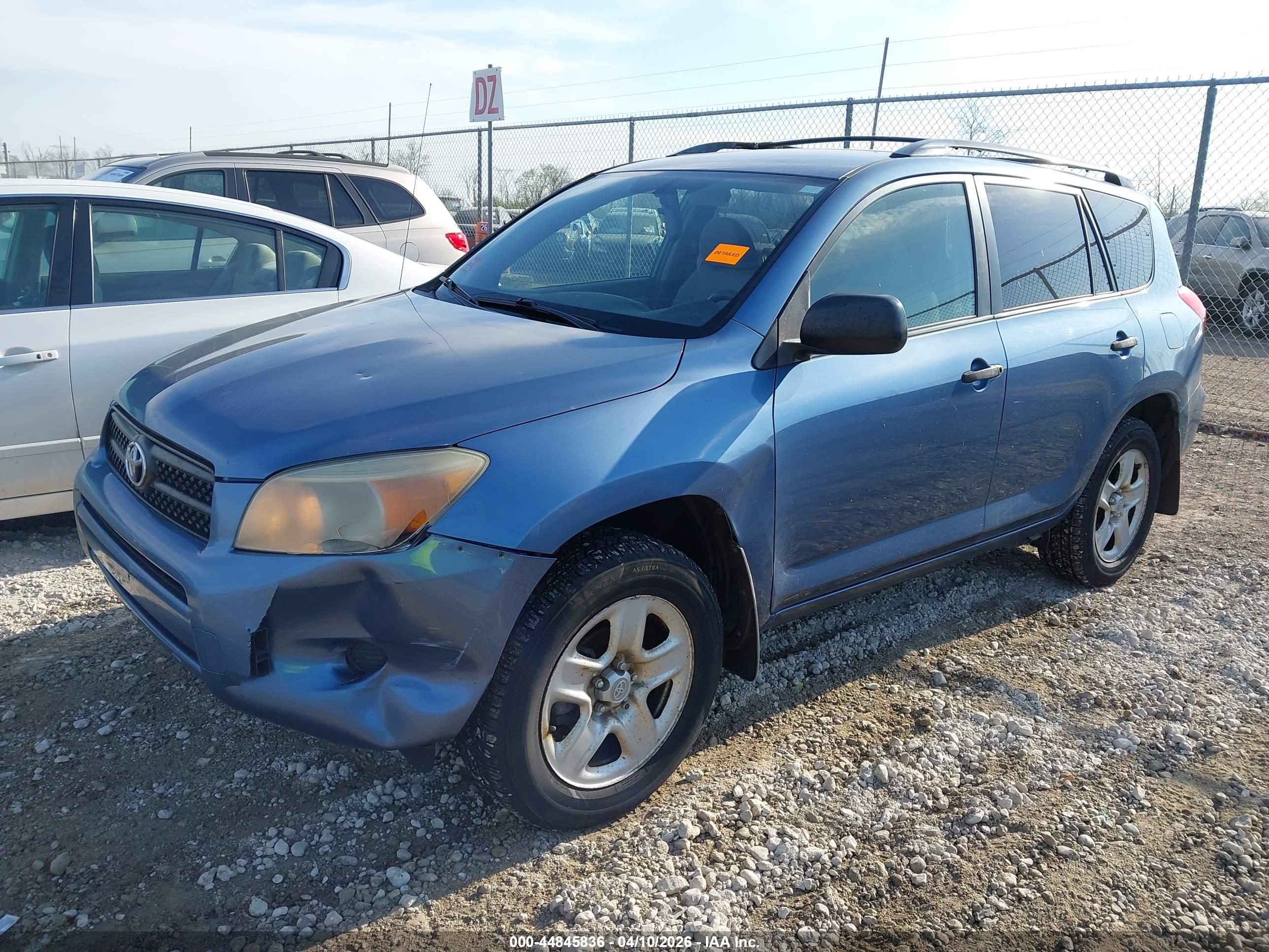 TOYOTA RAV4 image 2