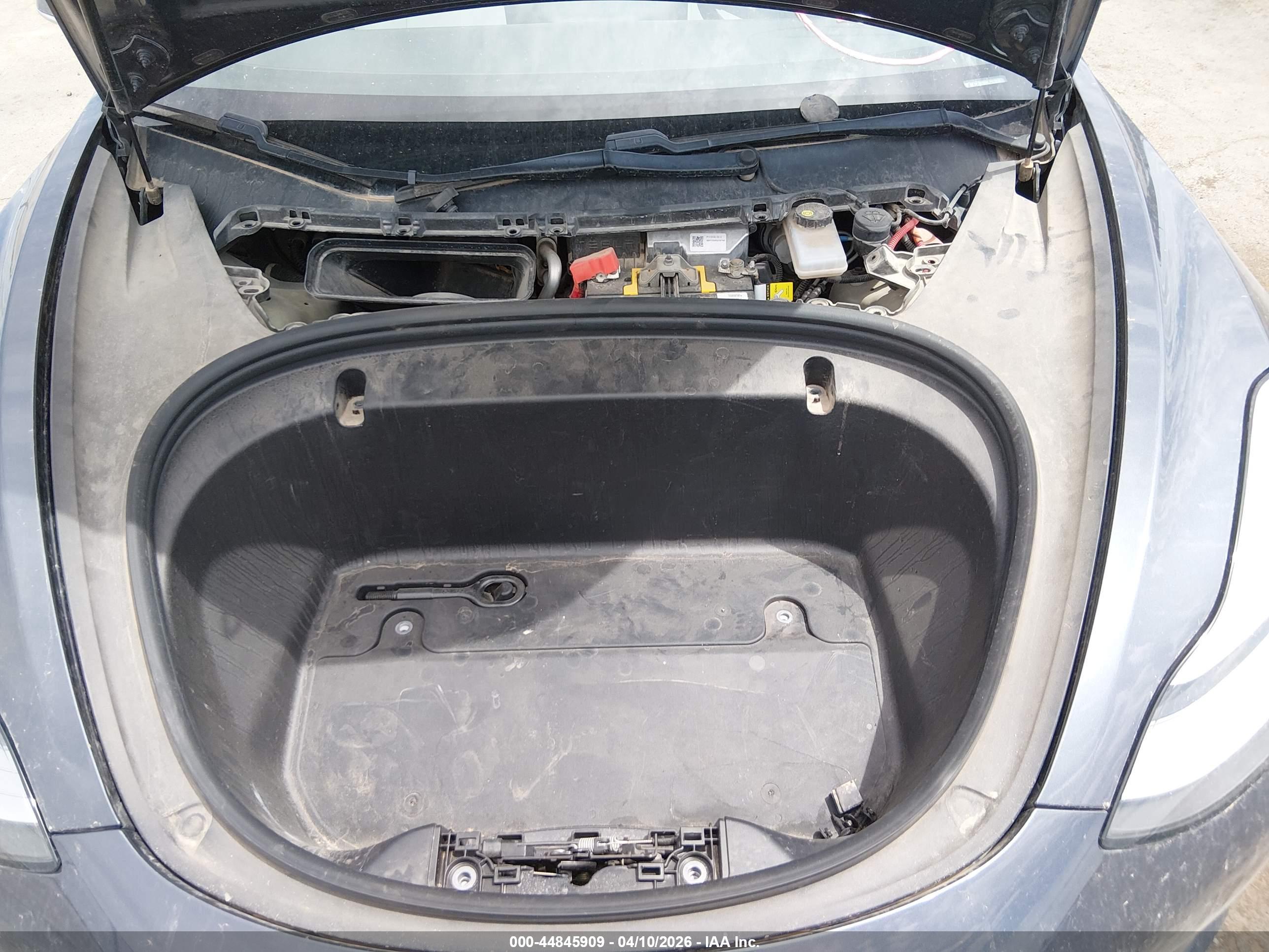 TESLA MODEL image 10