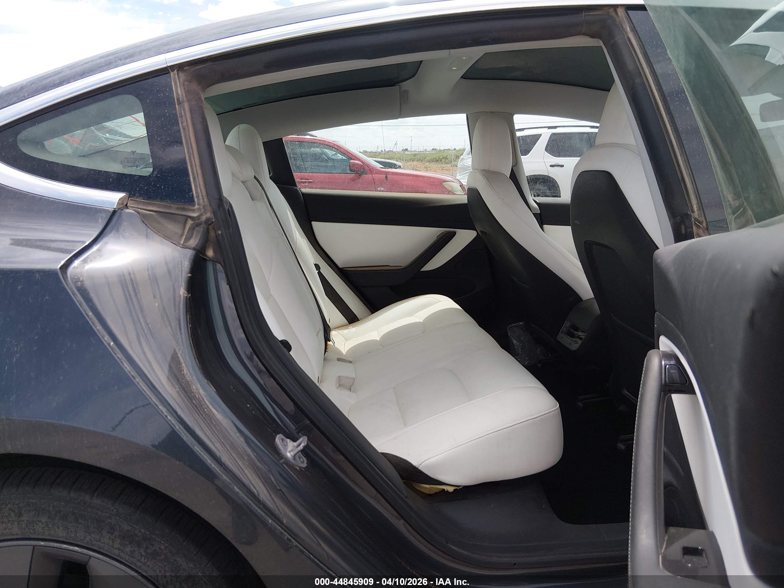 TESLA MODEL image 8