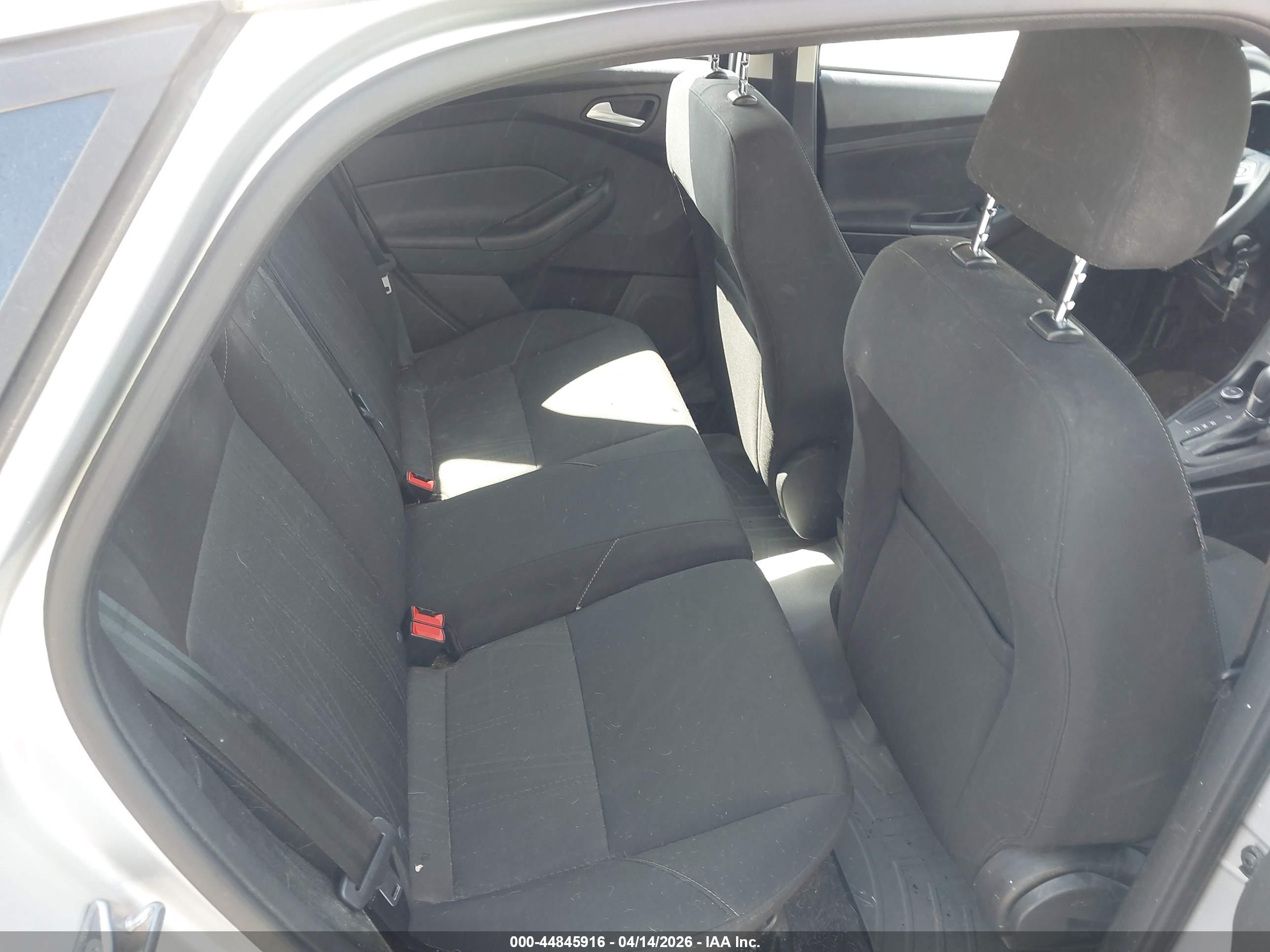 FORD FOCUS image 8