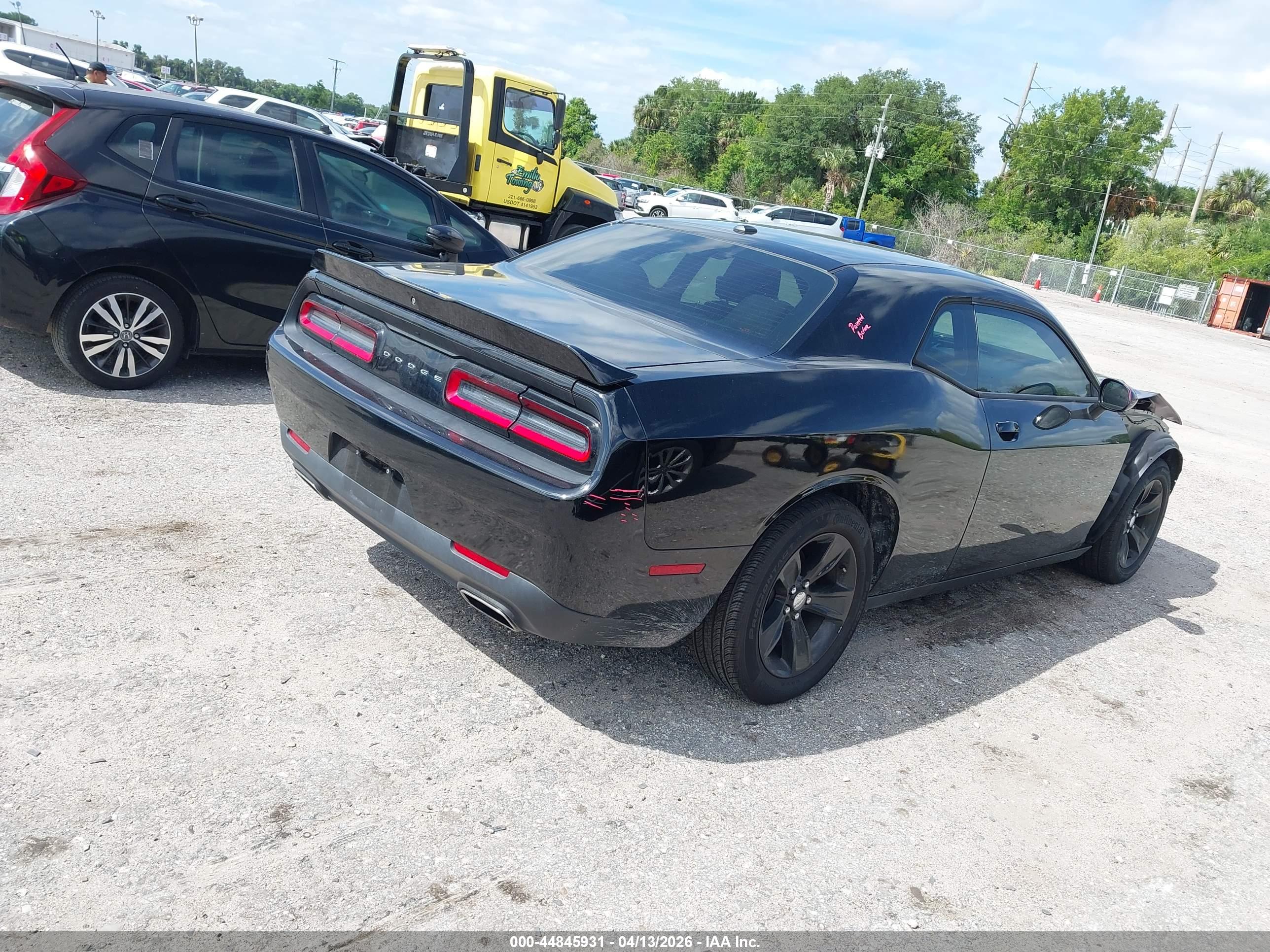 DODGE CHALLENGER image 4