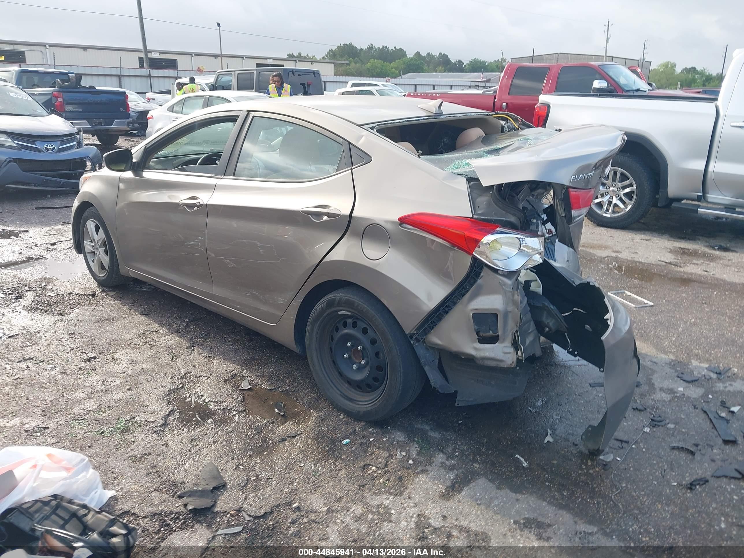 HYUNDAI ELANTRA image 3