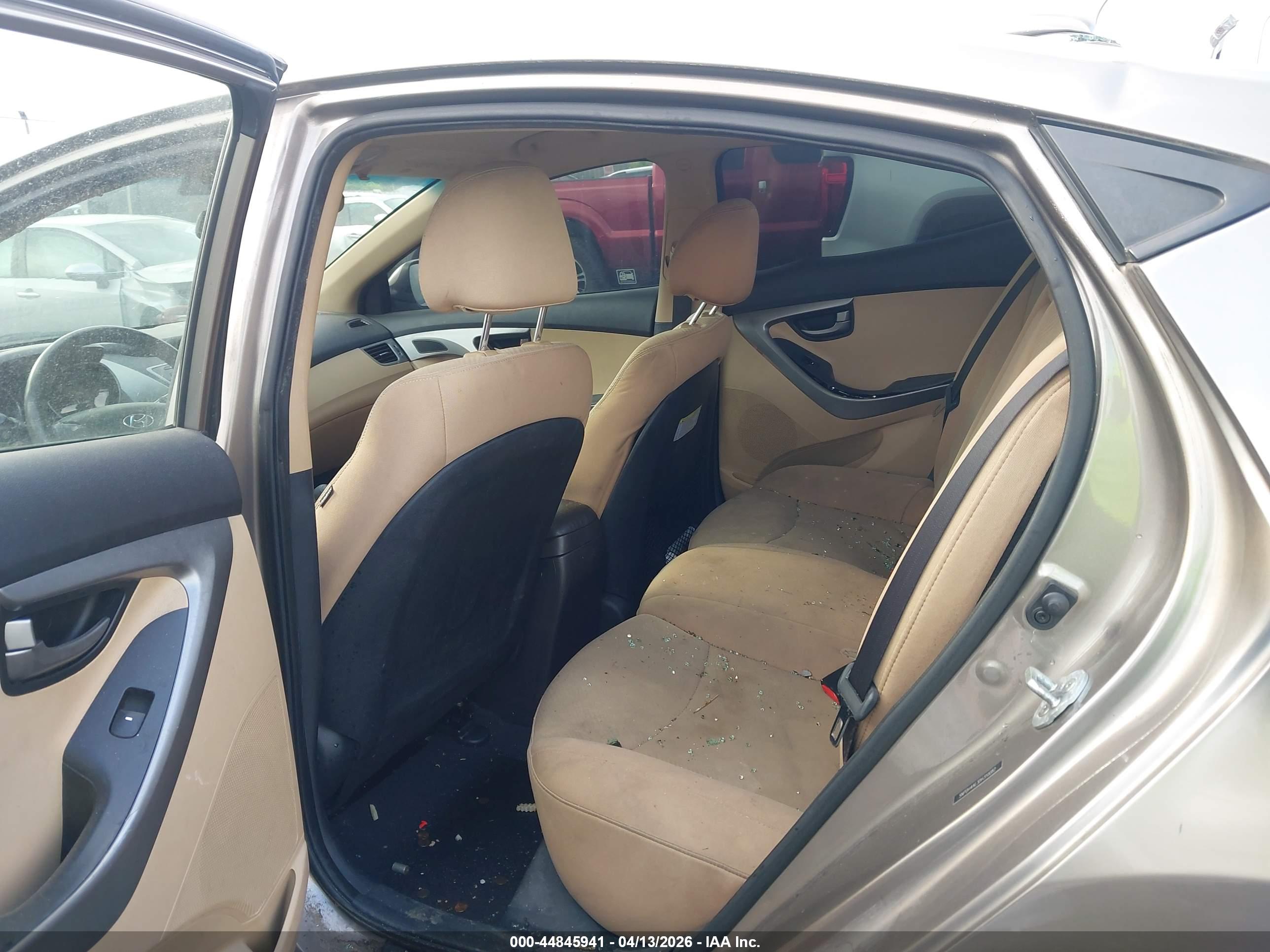 HYUNDAI ELANTRA image 8