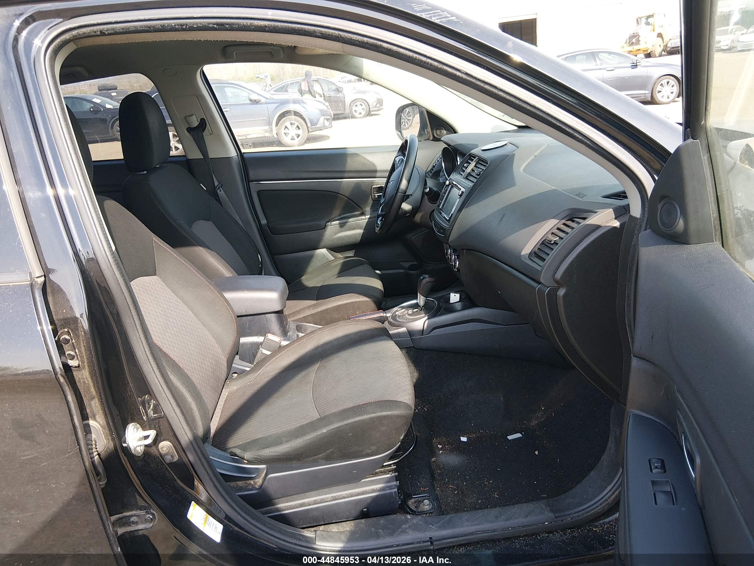 MITSUBISHI OUTLANDER image 5