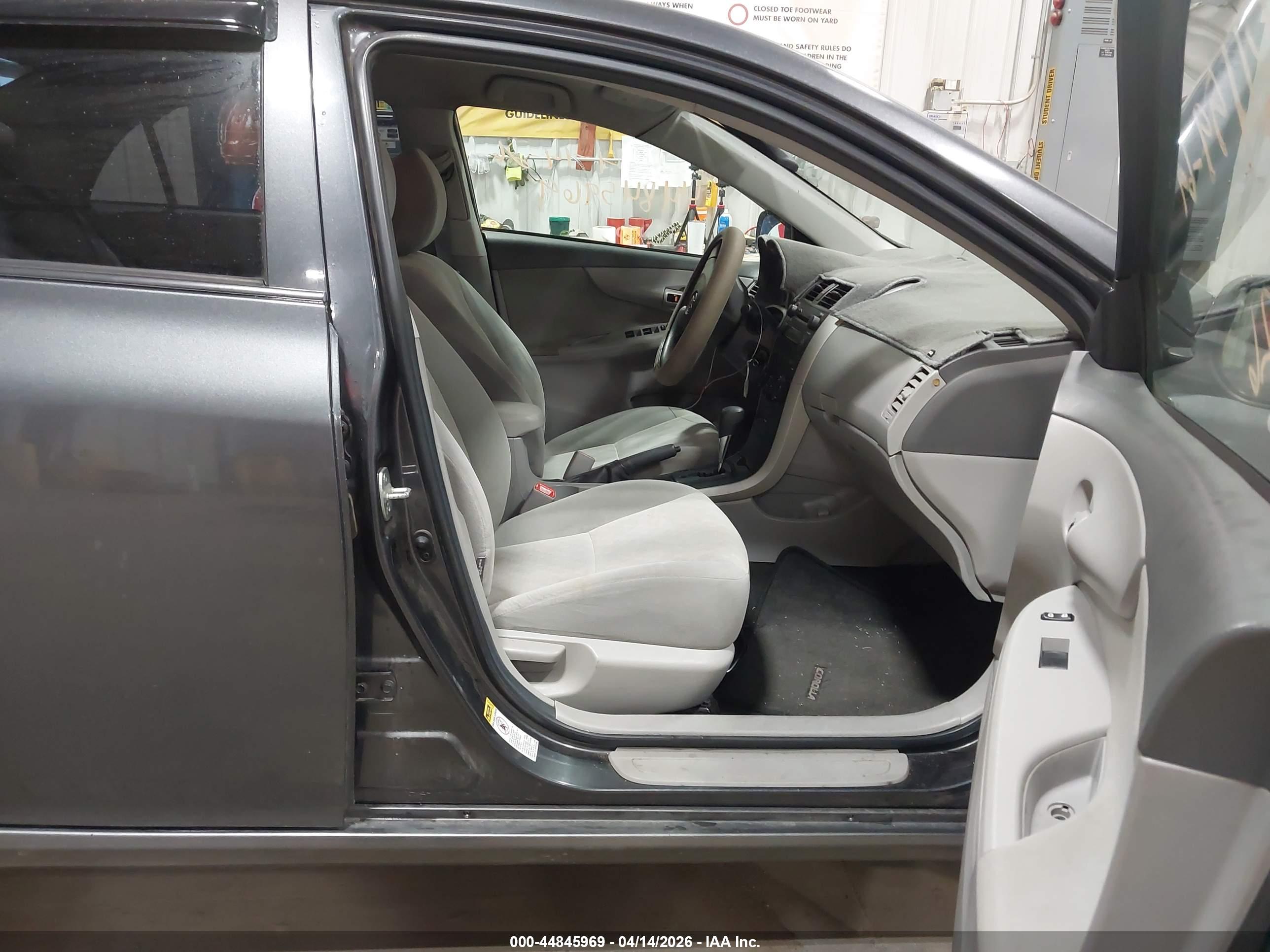 TOYOTA COROLLA image 5
