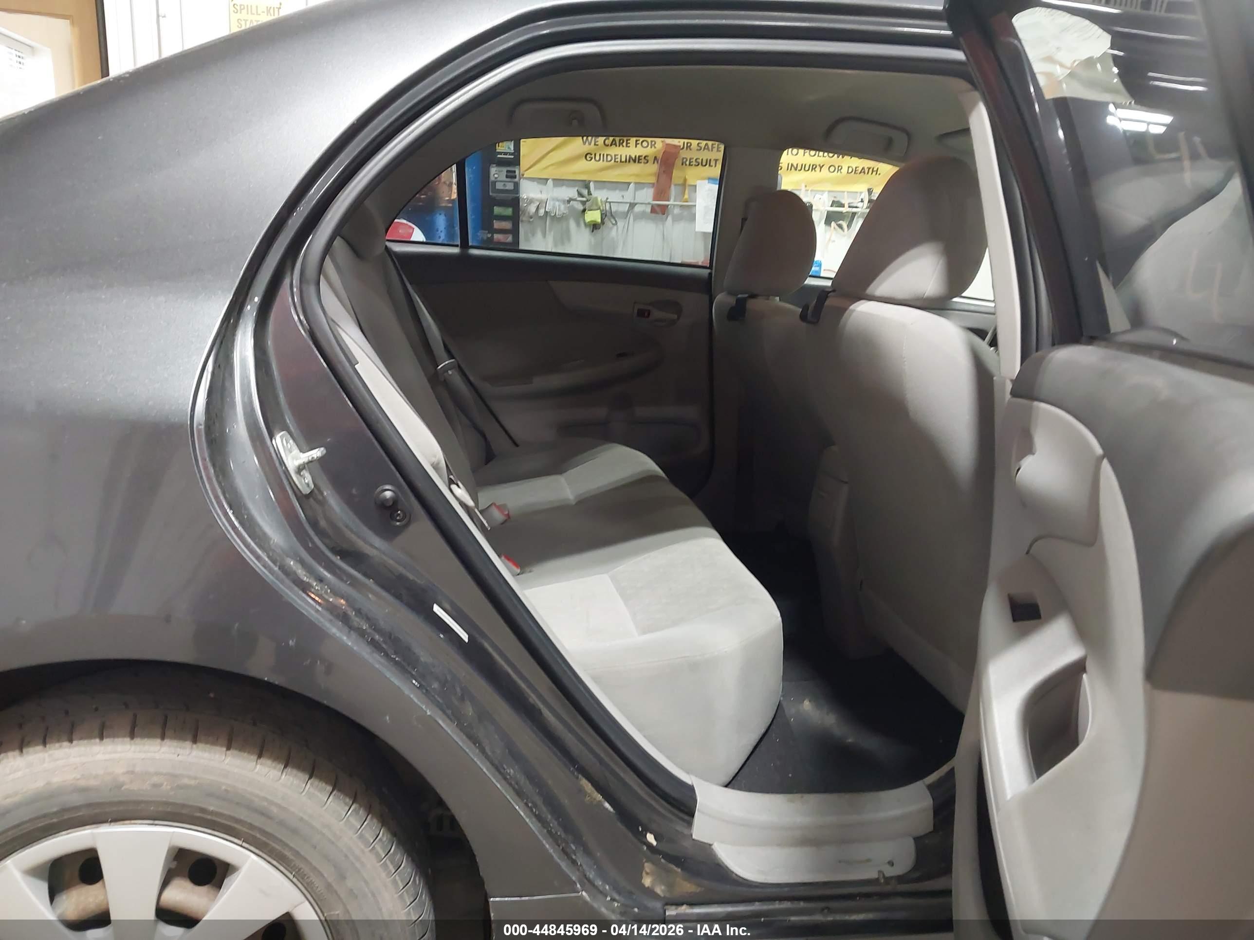 TOYOTA COROLLA image 8