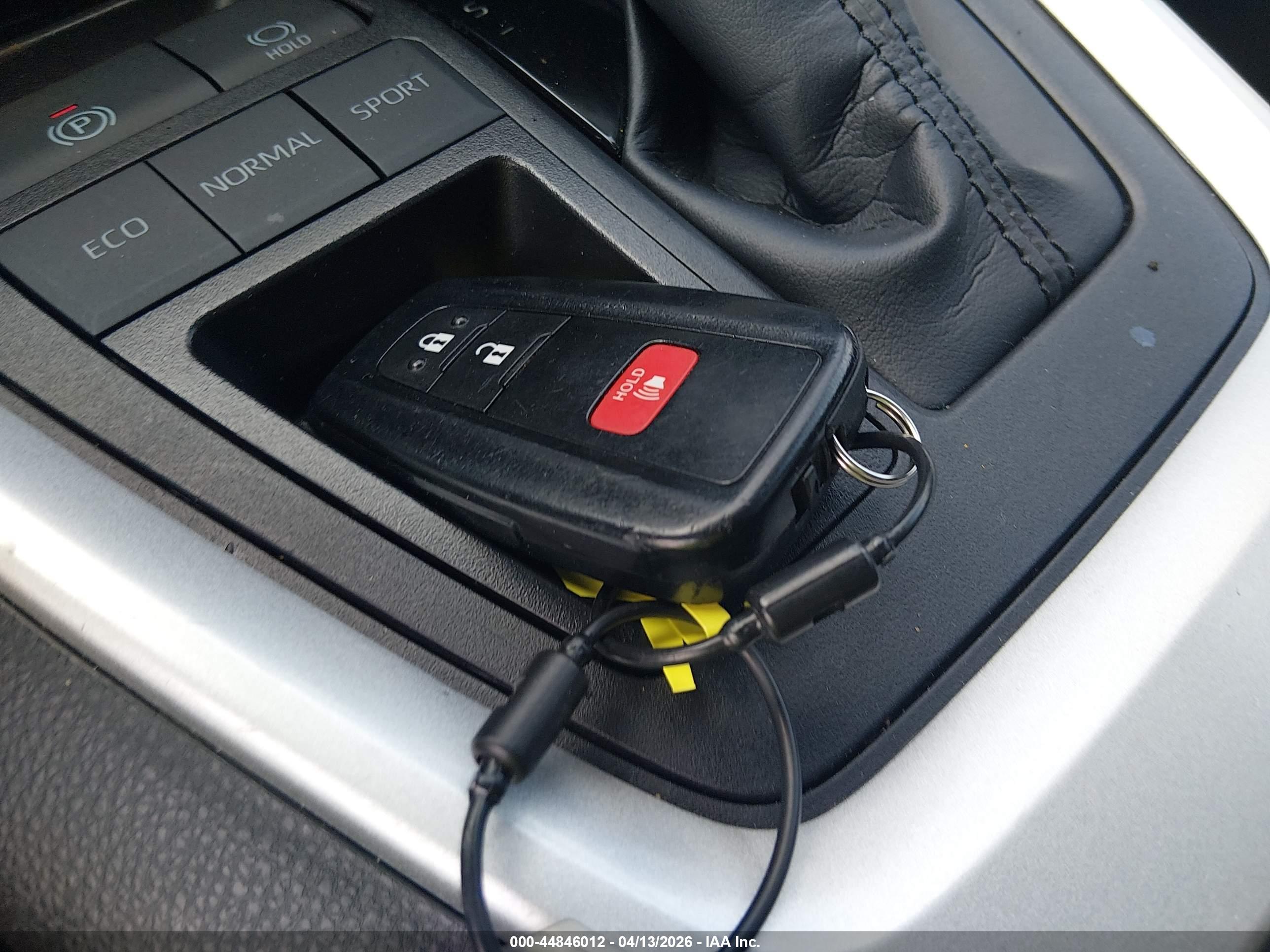 TOYOTA RAV4 image 11