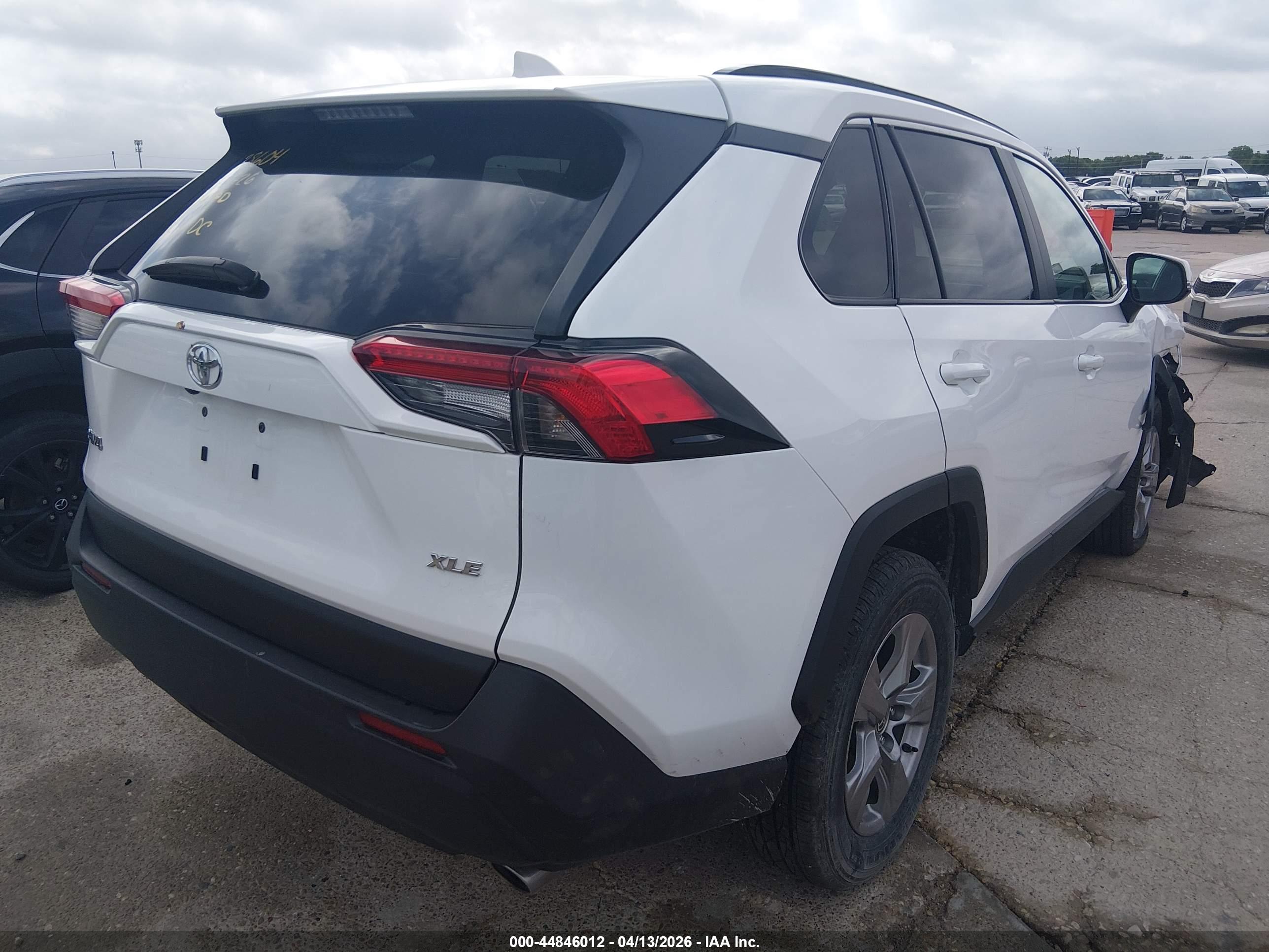 TOYOTA RAV4 image 4