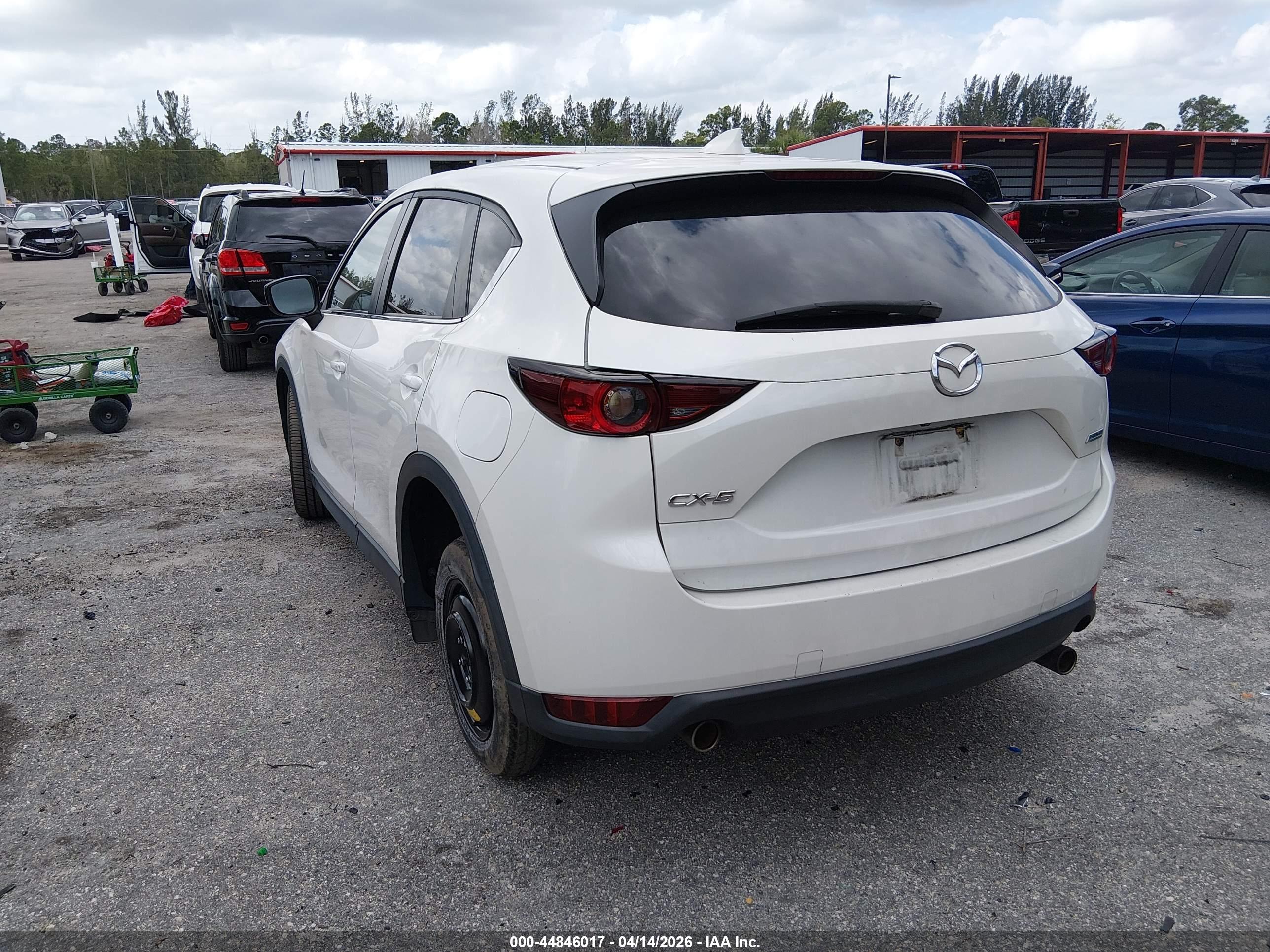 MAZDA CX-5 image 3