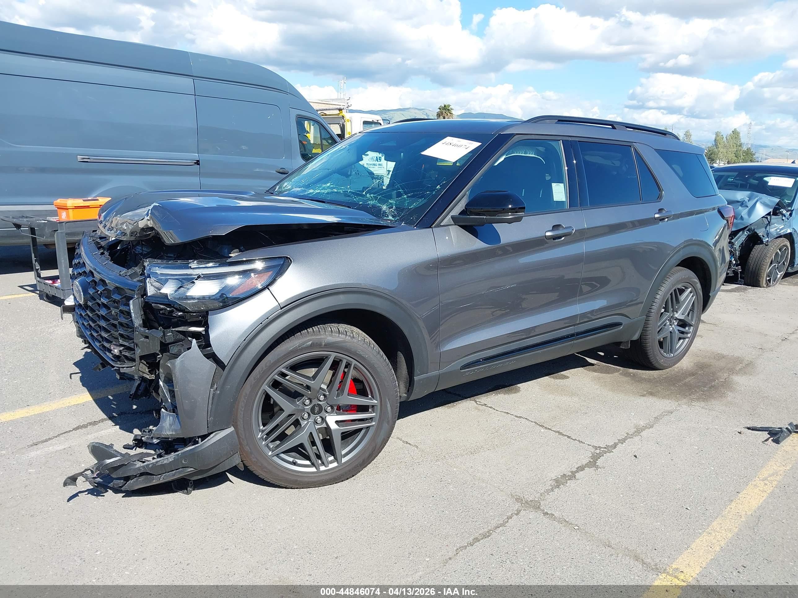 FORD EXPLORER image 2