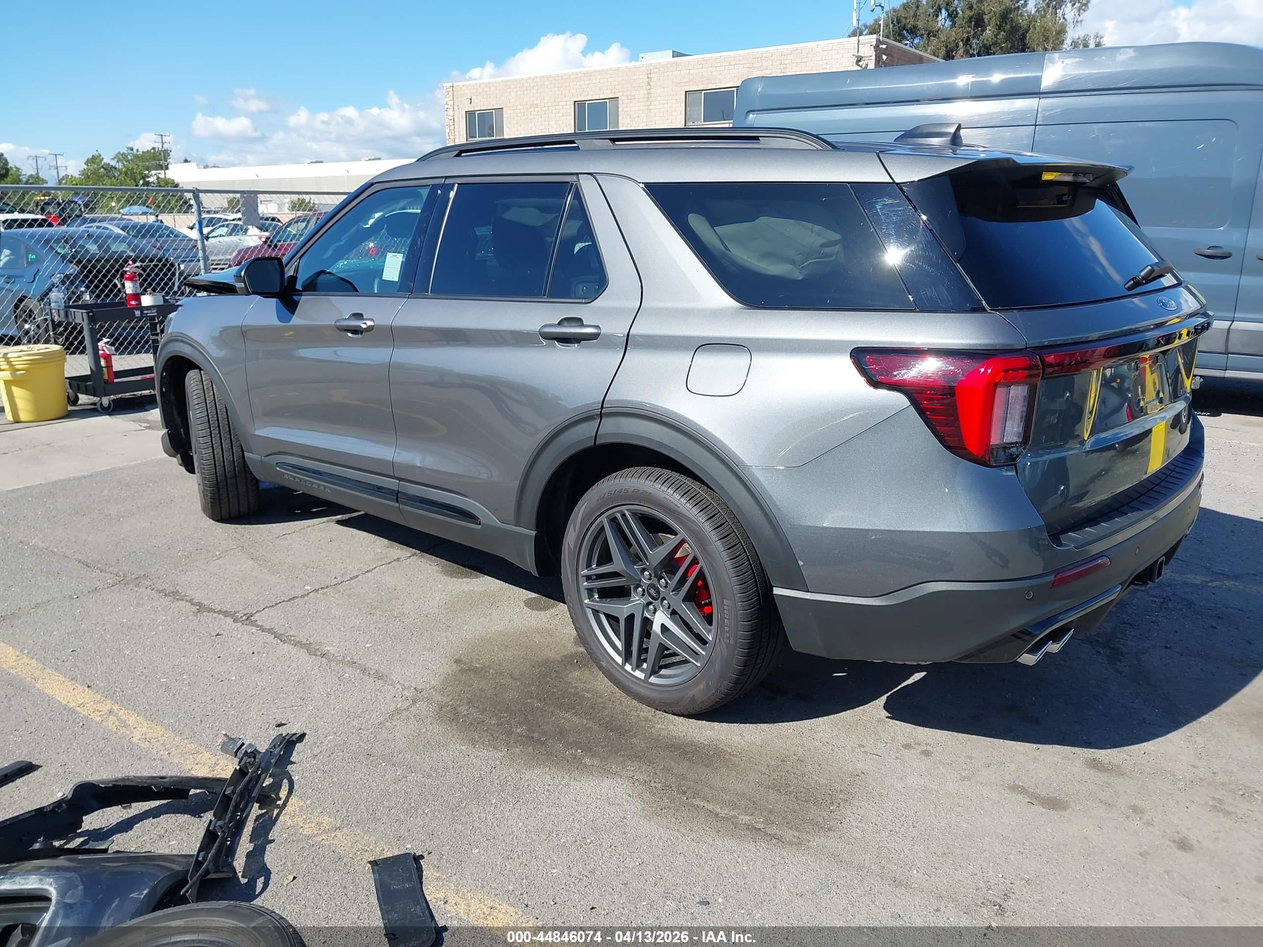 FORD EXPLORER image 3