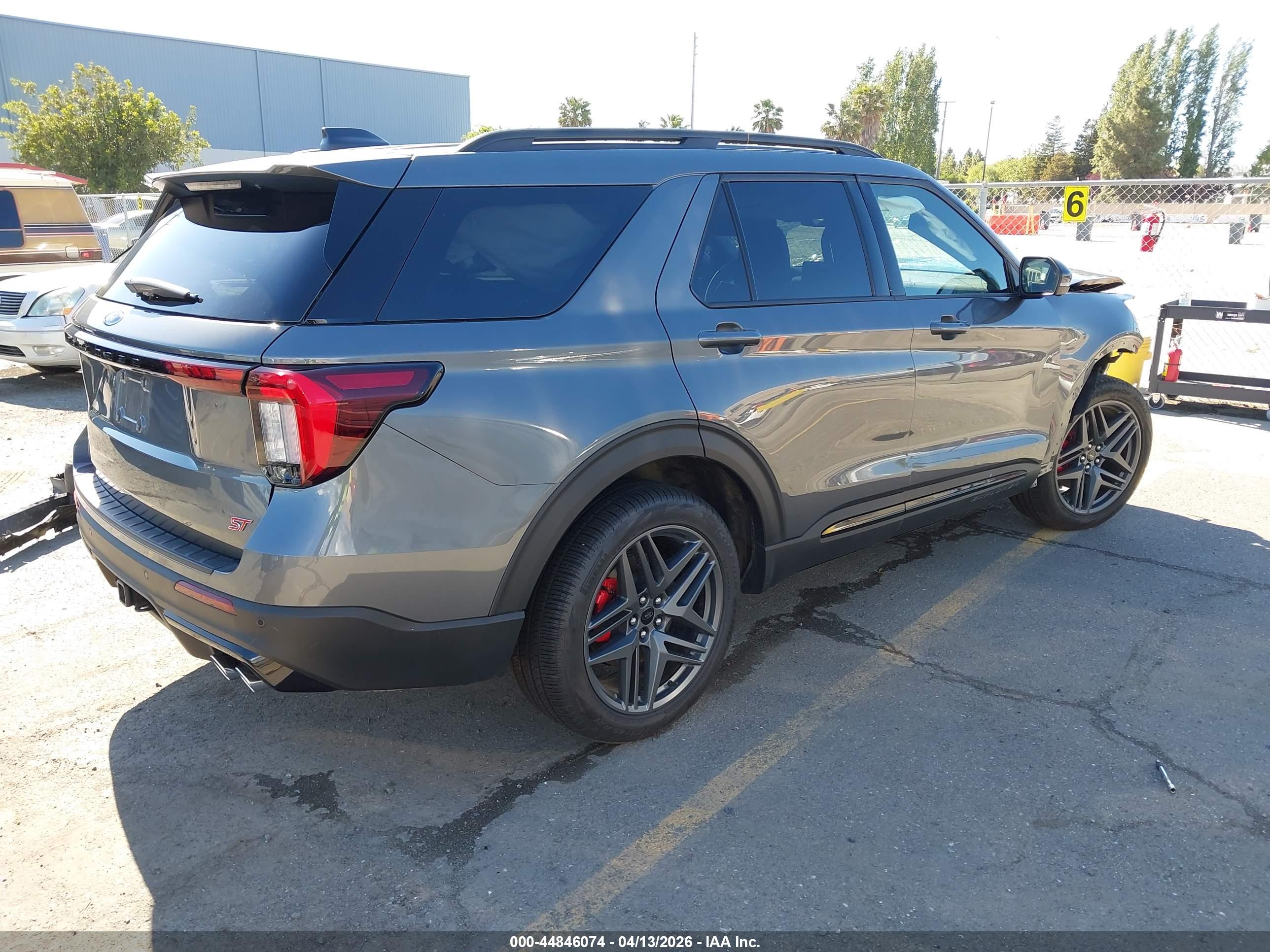 FORD EXPLORER image 4