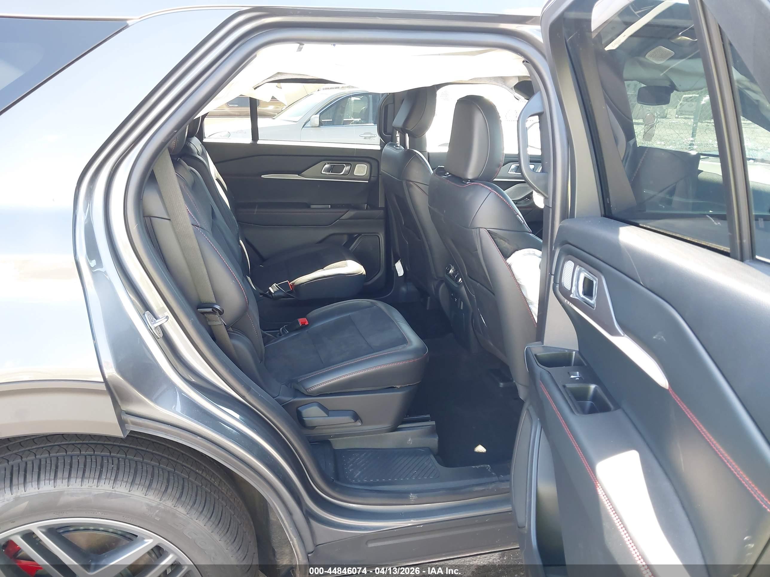 FORD EXPLORER image 8