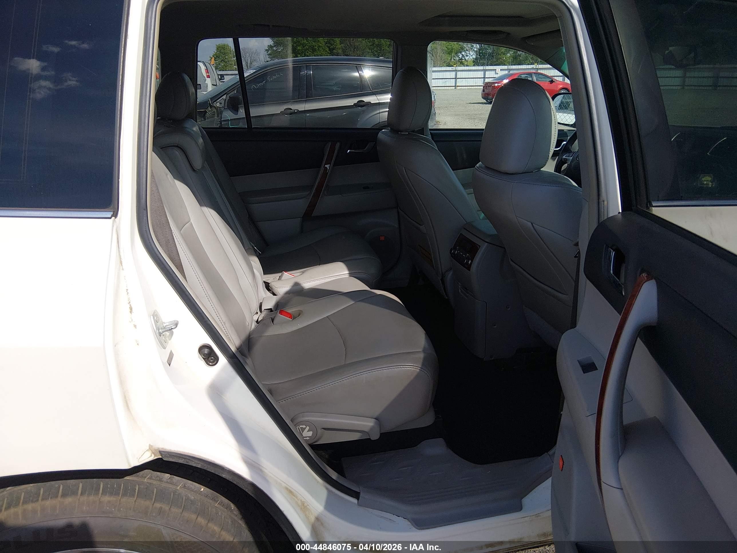 TOYOTA HIGHLANDER image 8