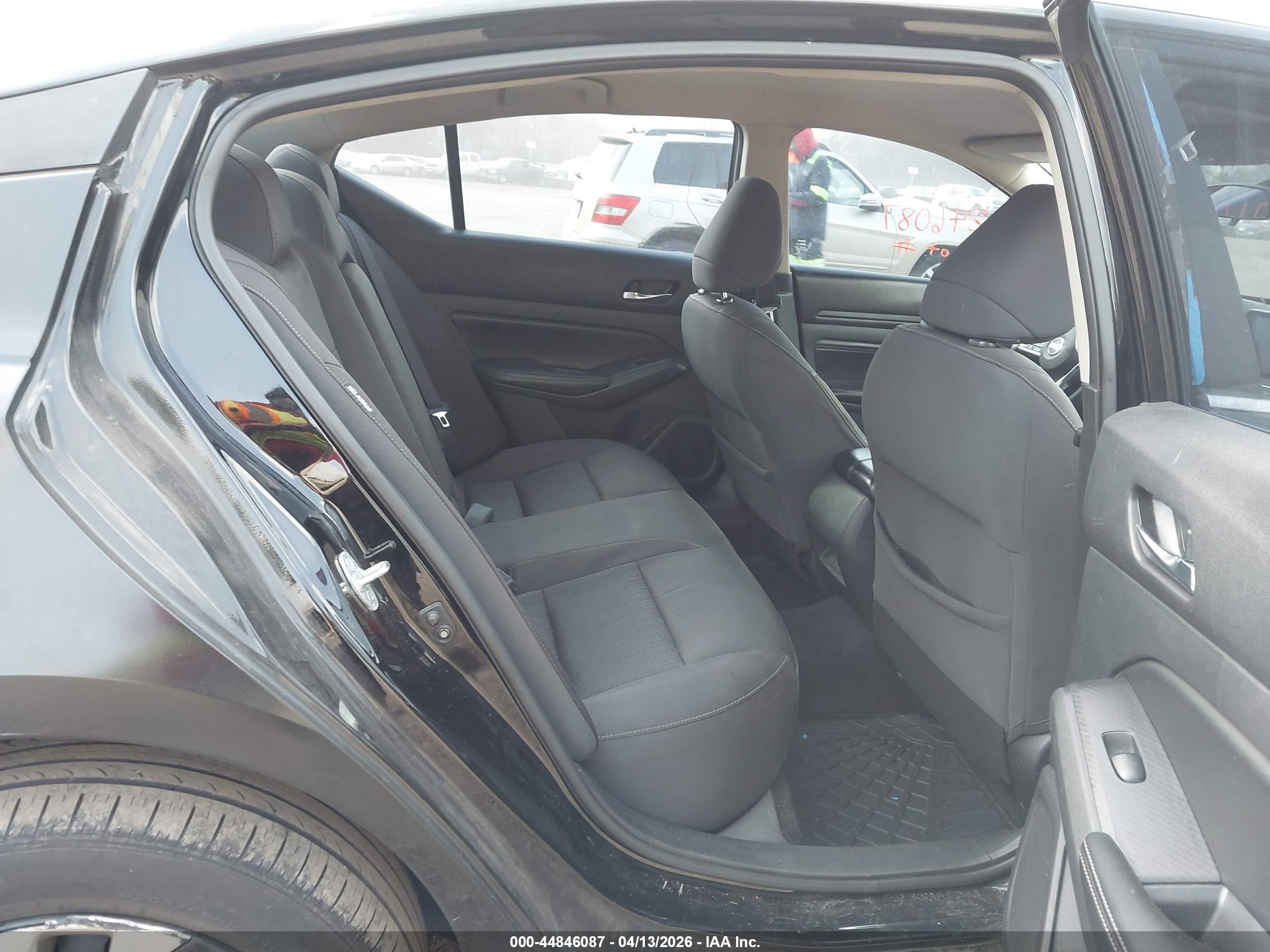 NISSAN ALTIMA image 8