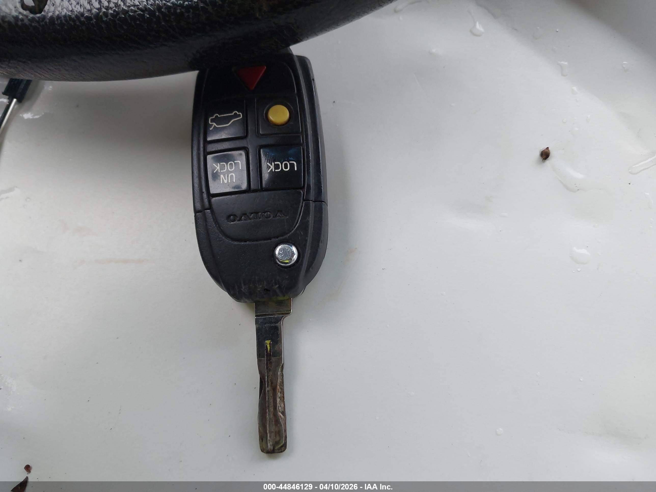 VOLVO S60 image 11