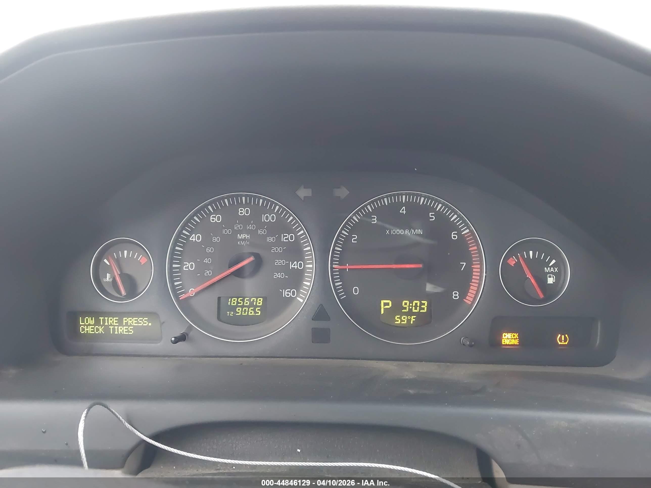 VOLVO S60 image 7