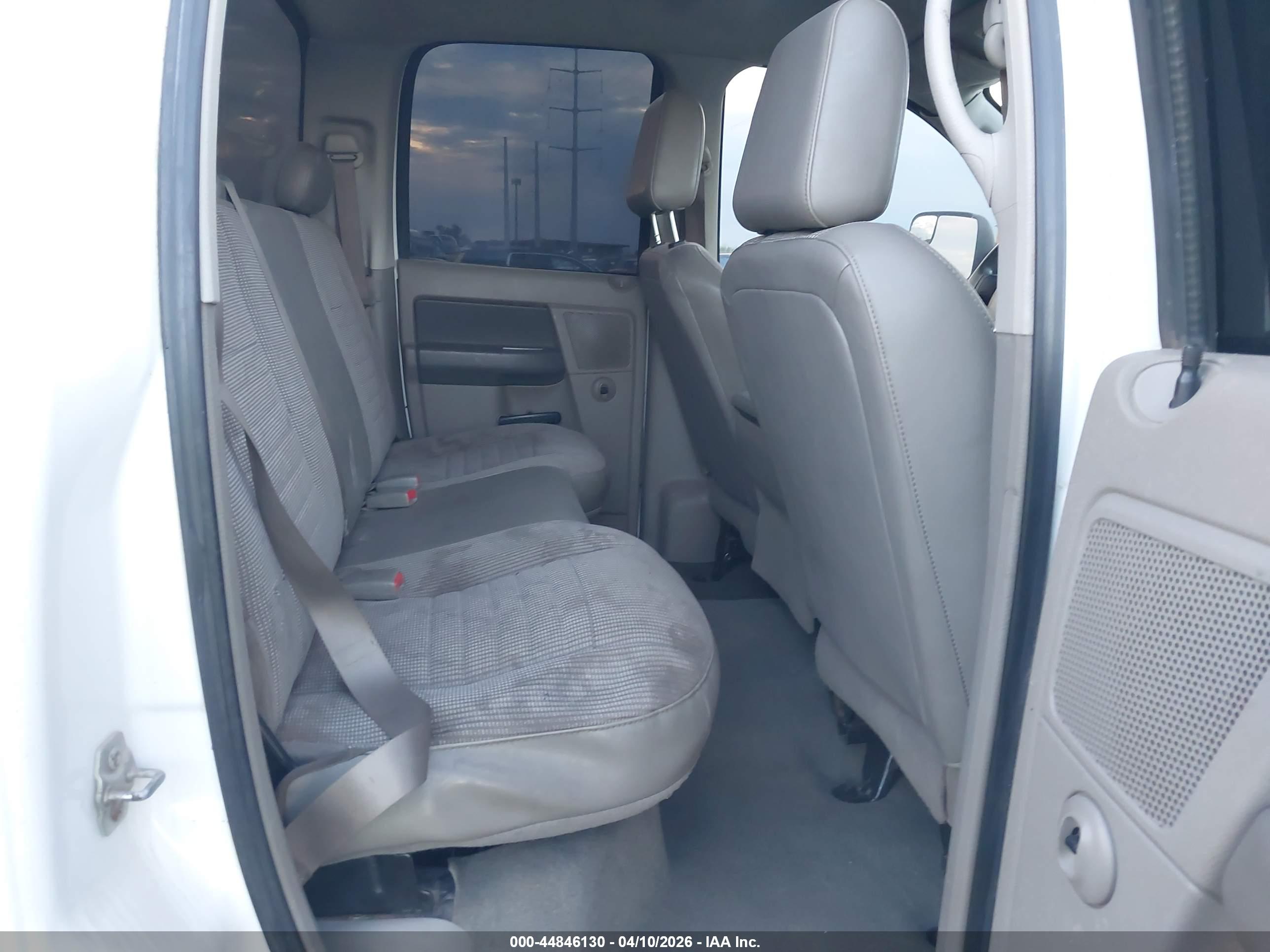 DODGE RAM image 8