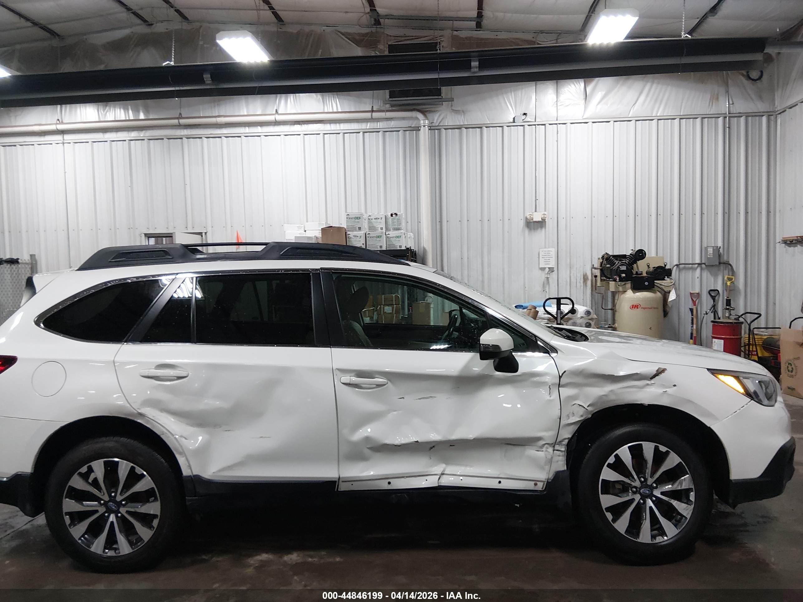 SUBARU OUTBACK image 6
