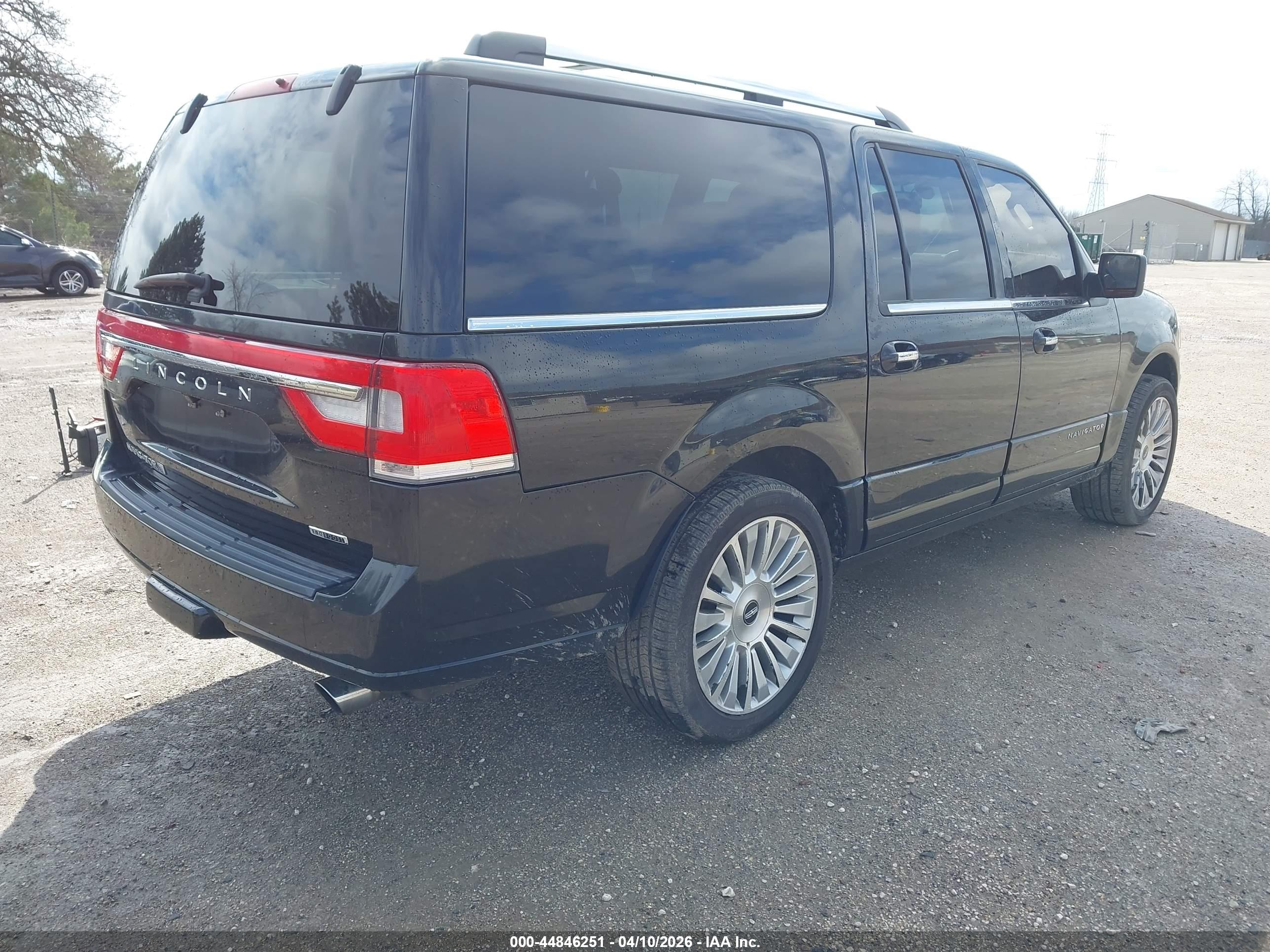 LINCOLN NAVIGATOR image 4