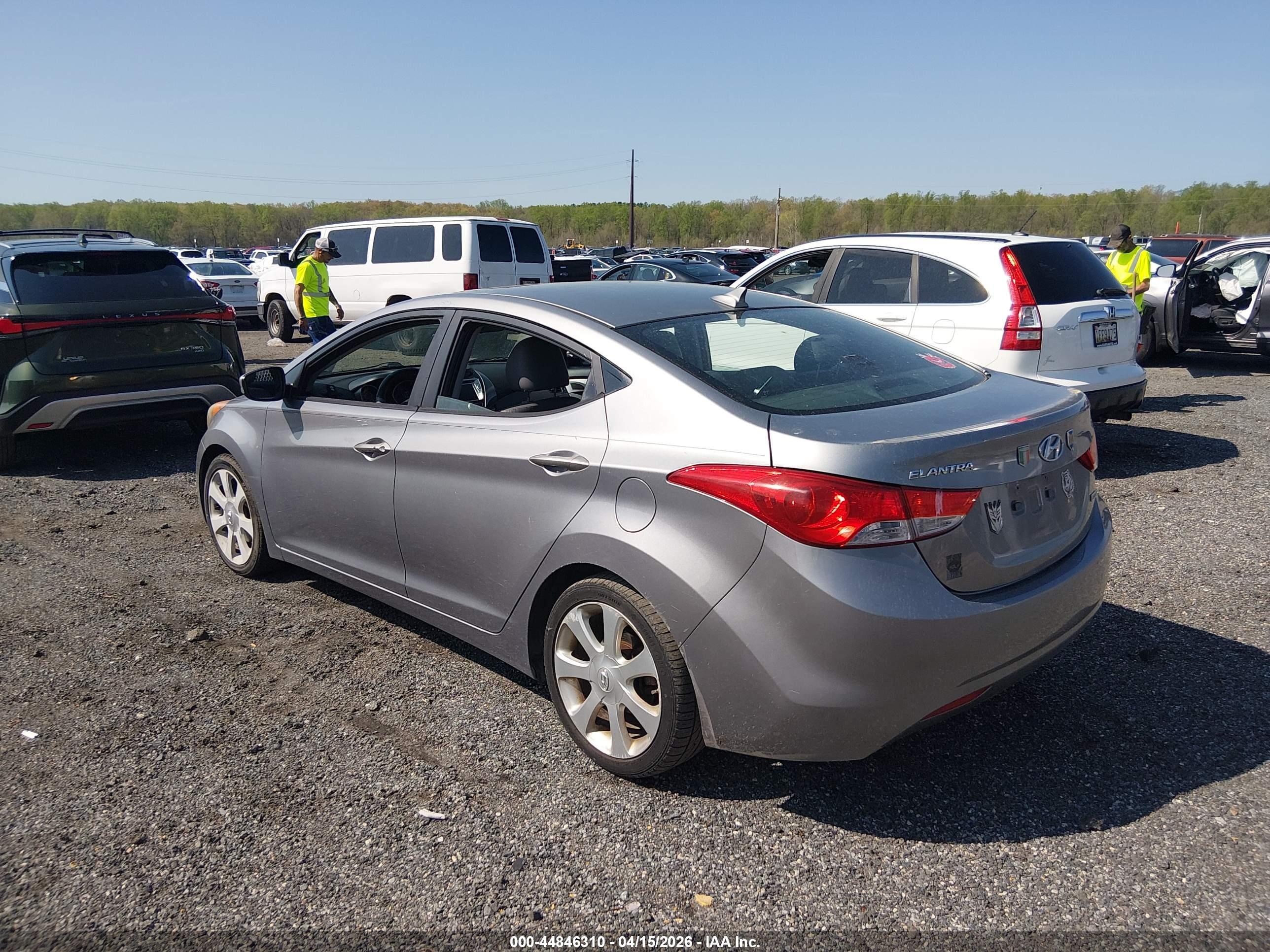 HYUNDAI ELANTRA image 3