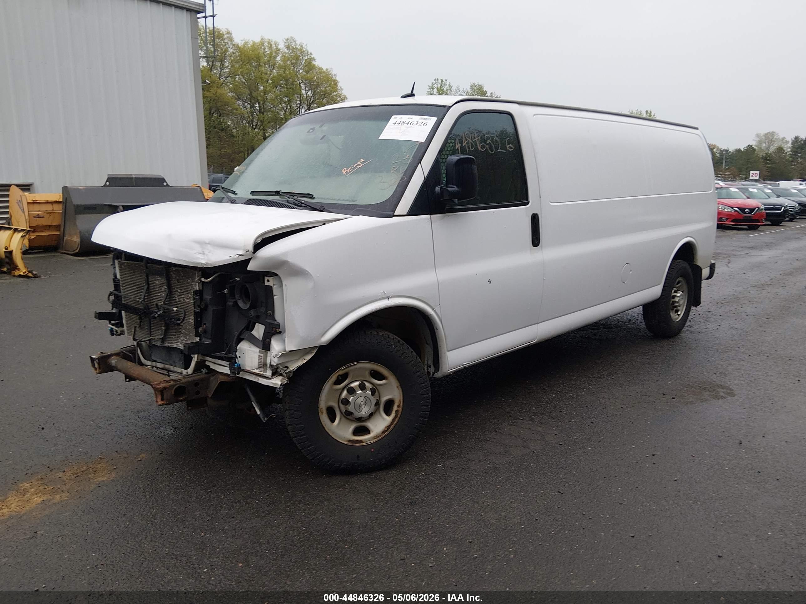 CHEVROLET EXPRESS image 2