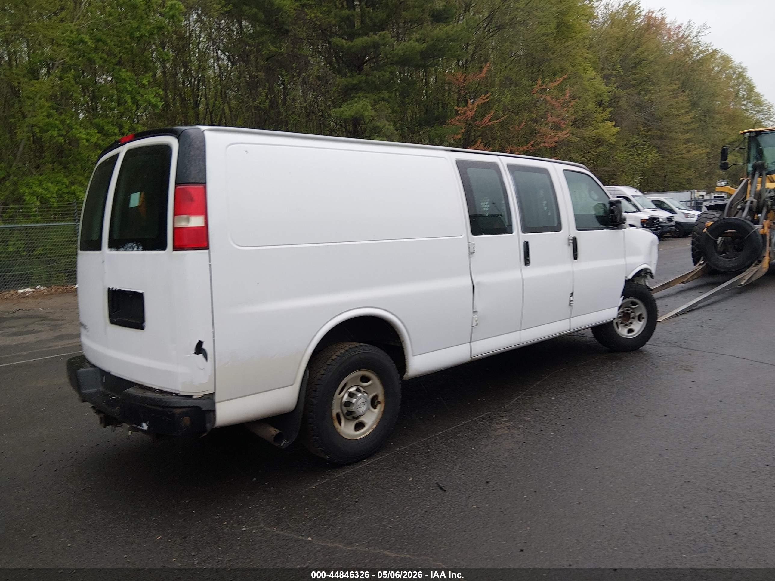 CHEVROLET EXPRESS image 4