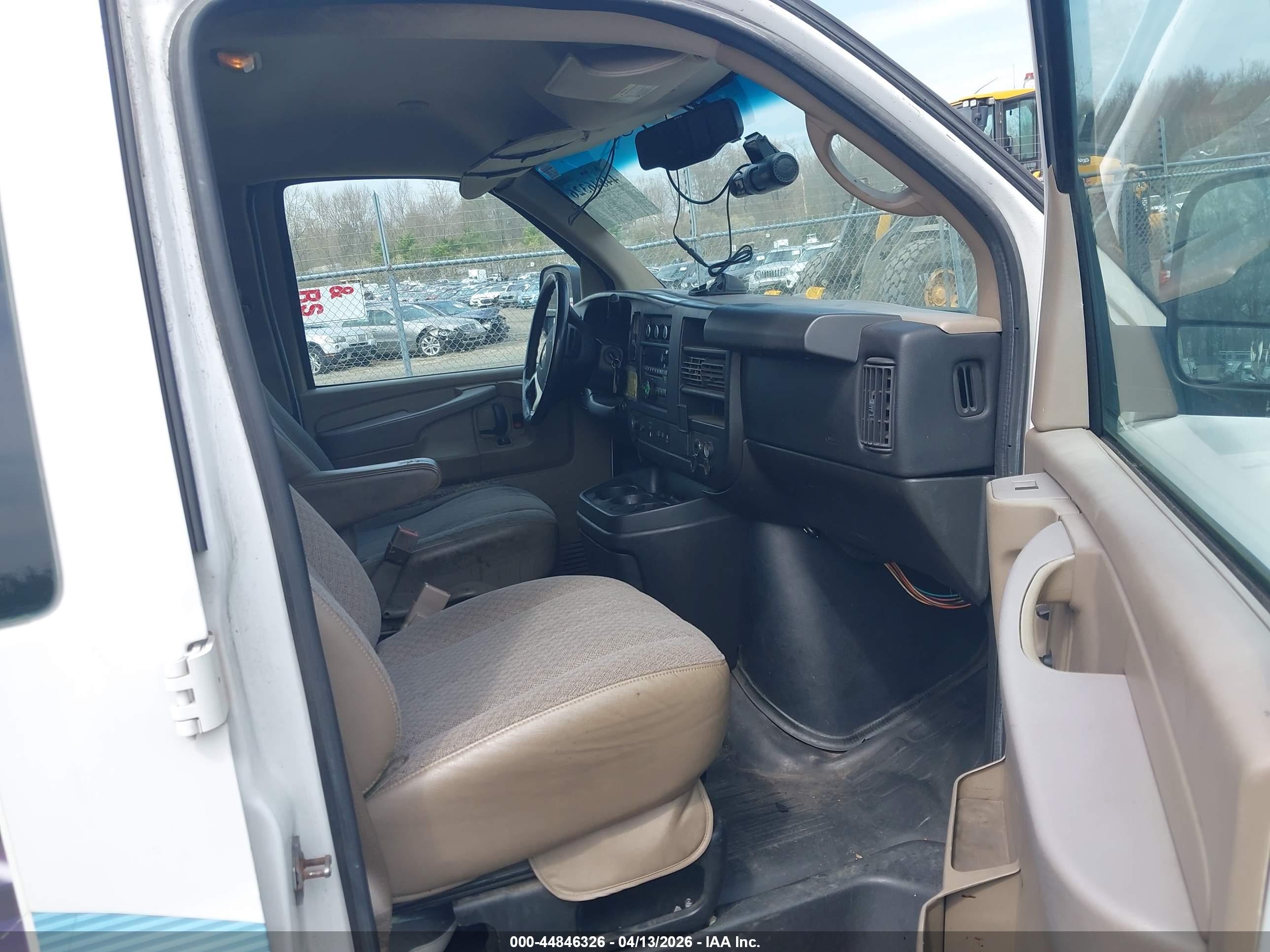 CHEVROLET EXPRESS image 5