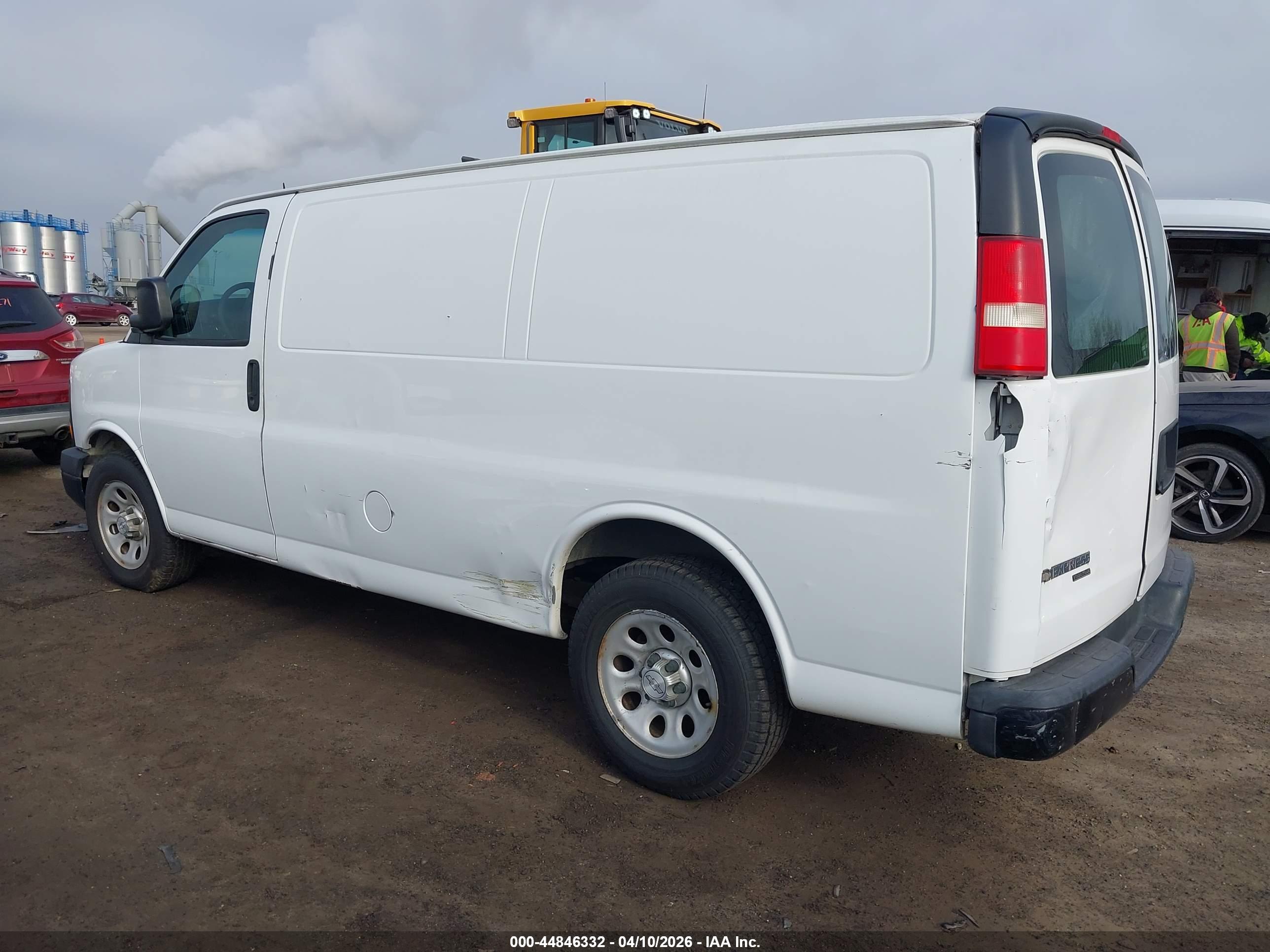 CHEVROLET EXPRESS image 3