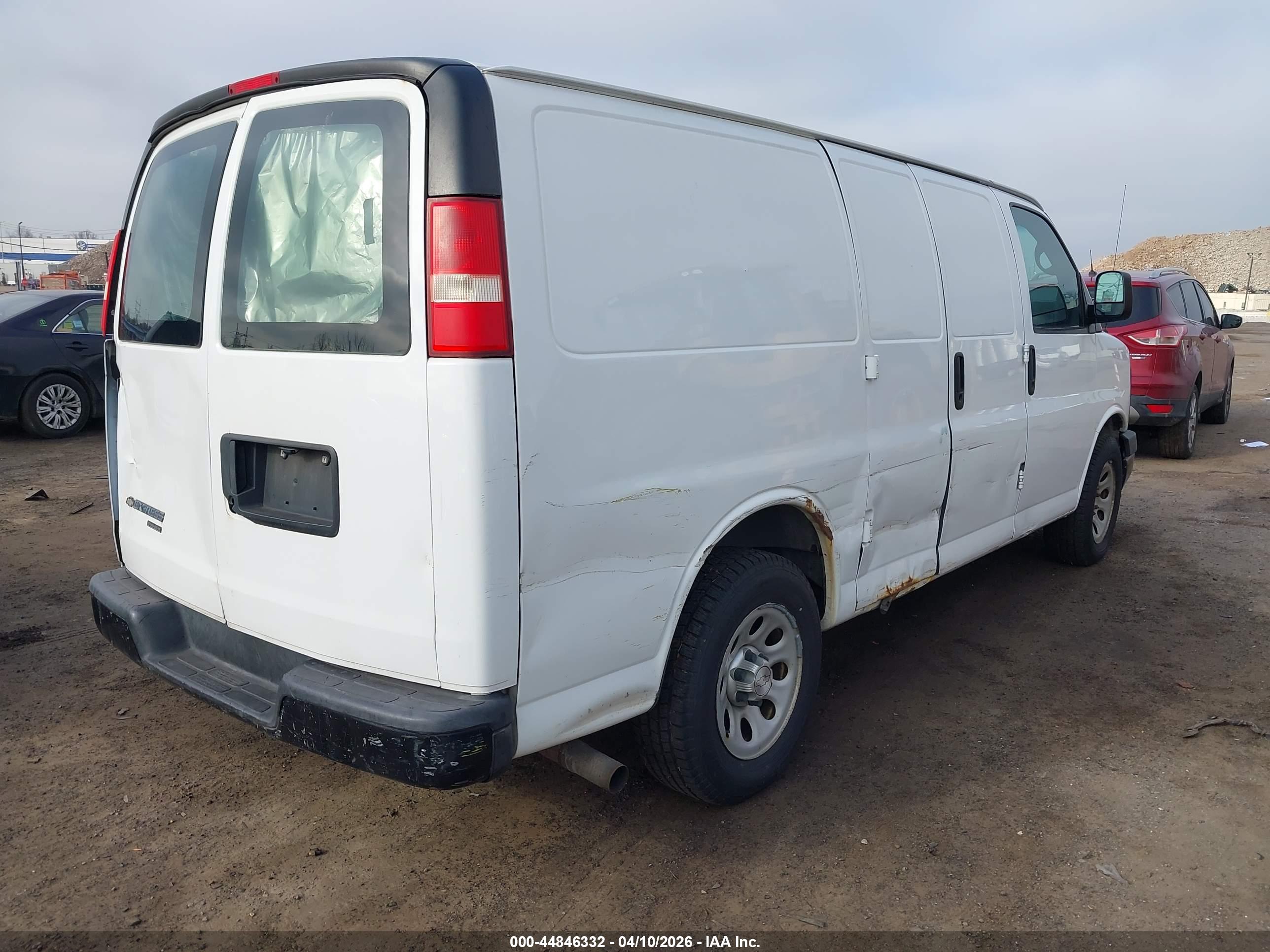 CHEVROLET EXPRESS image 4
