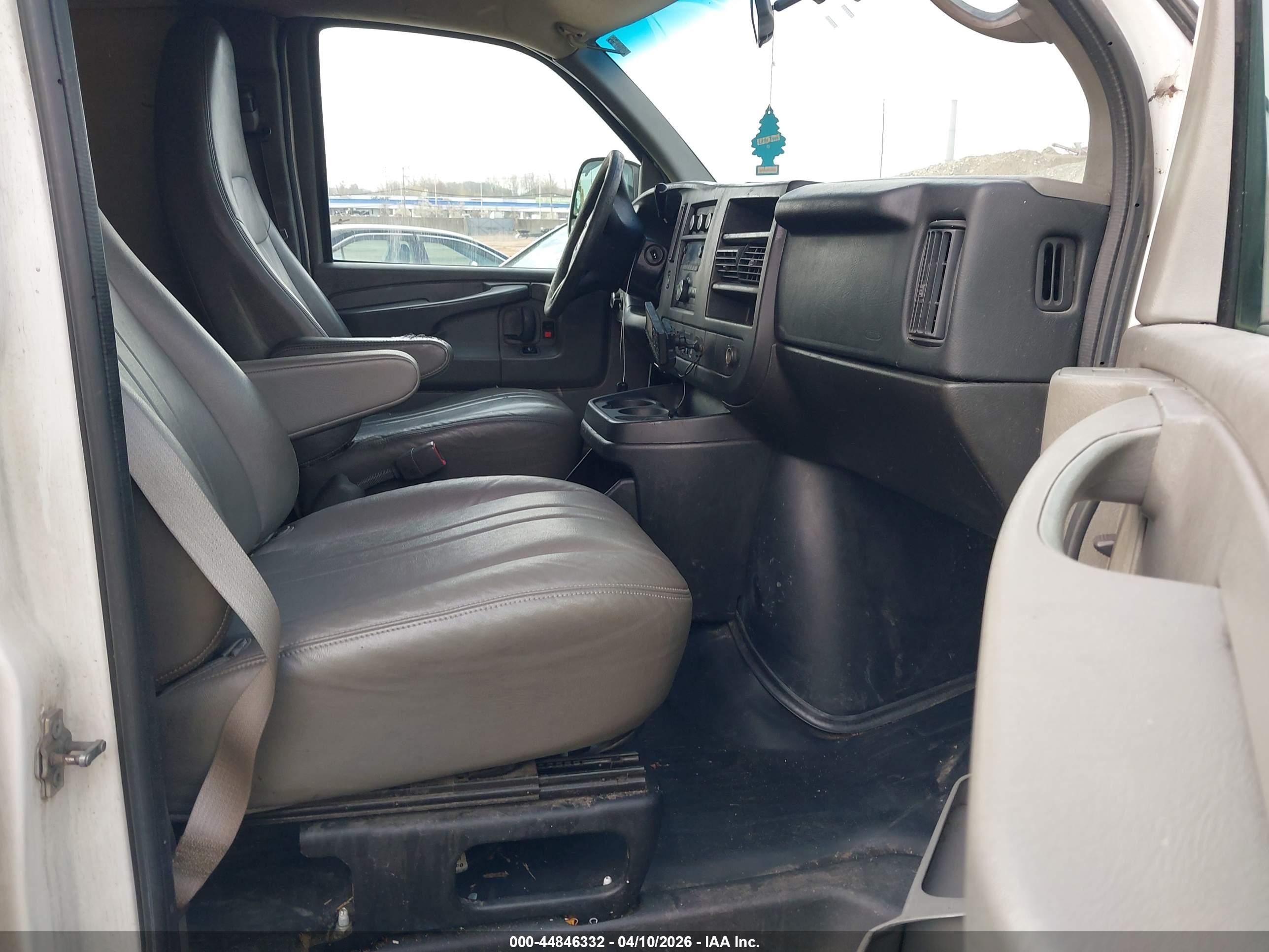 CHEVROLET EXPRESS image 5