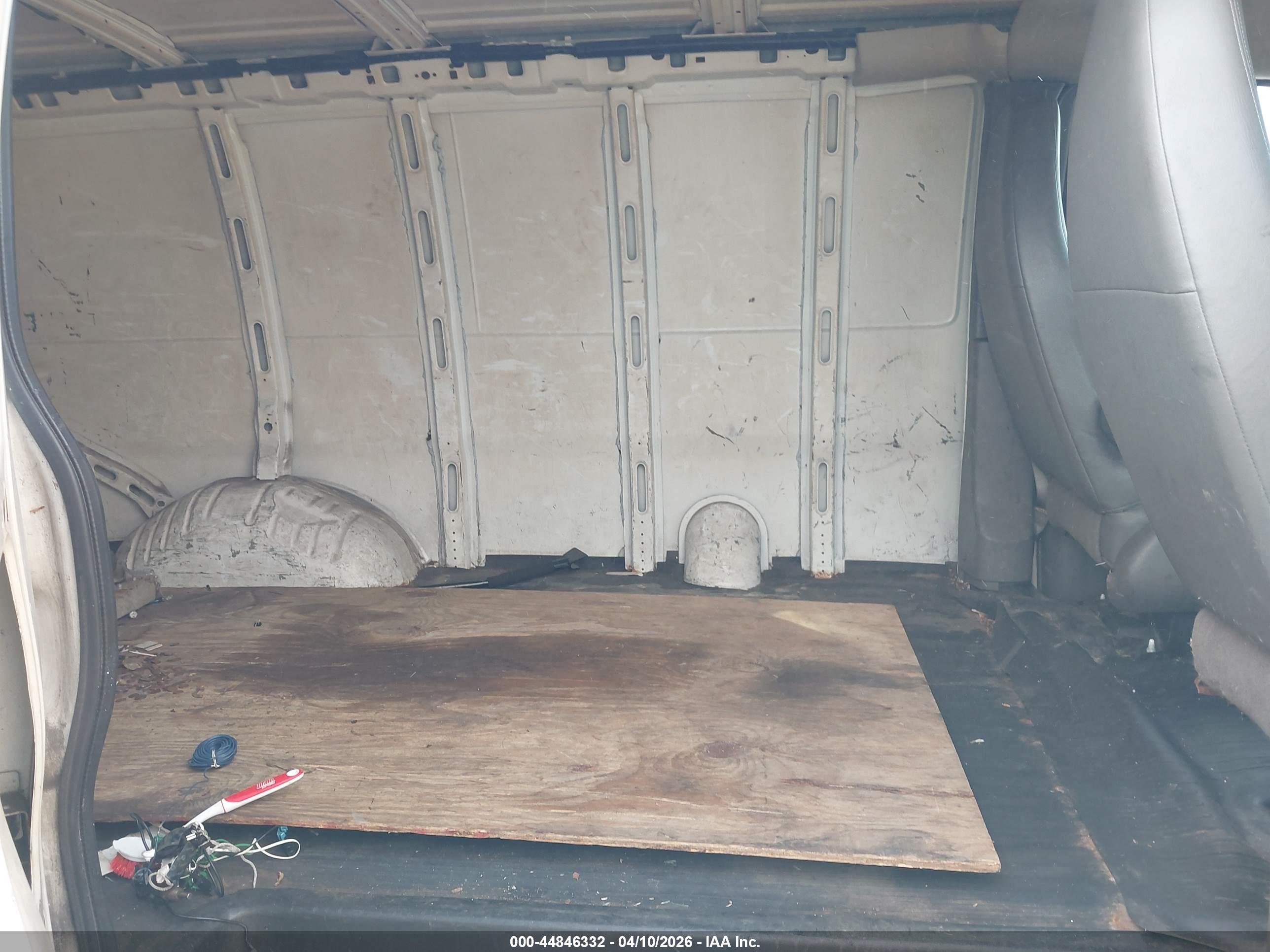 CHEVROLET EXPRESS image 8