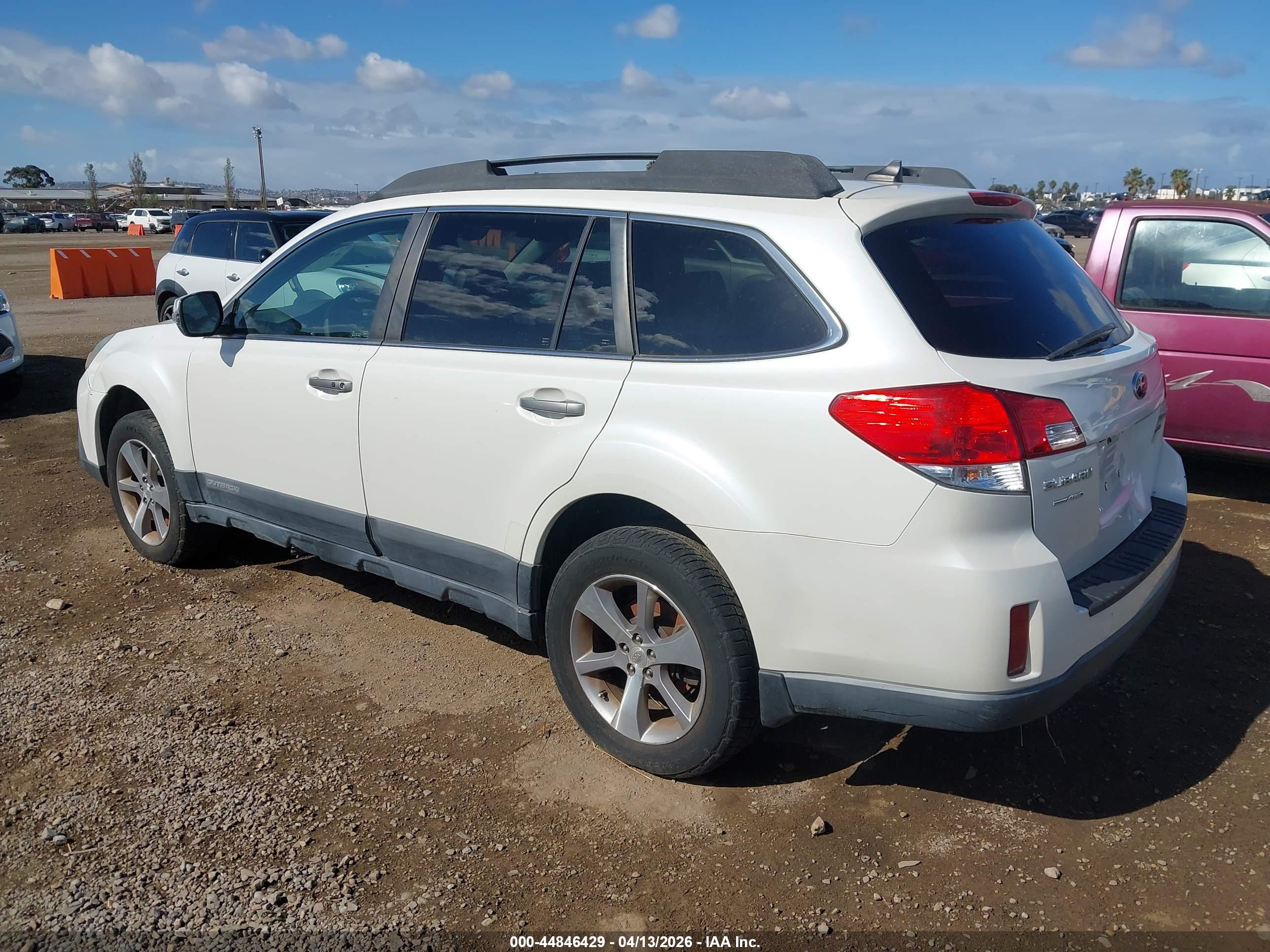 SUBARU OUTBACK image 3