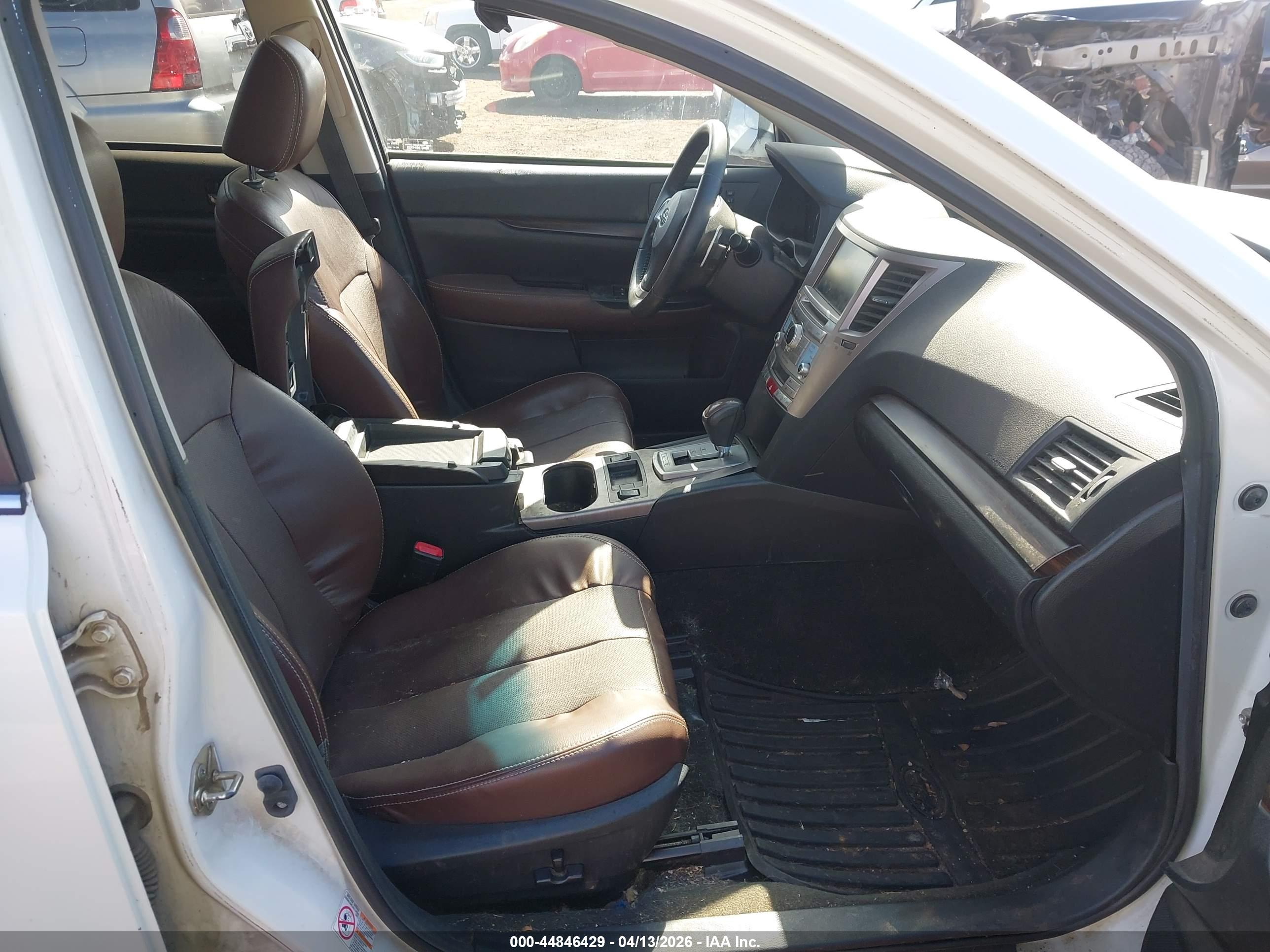 SUBARU OUTBACK image 5