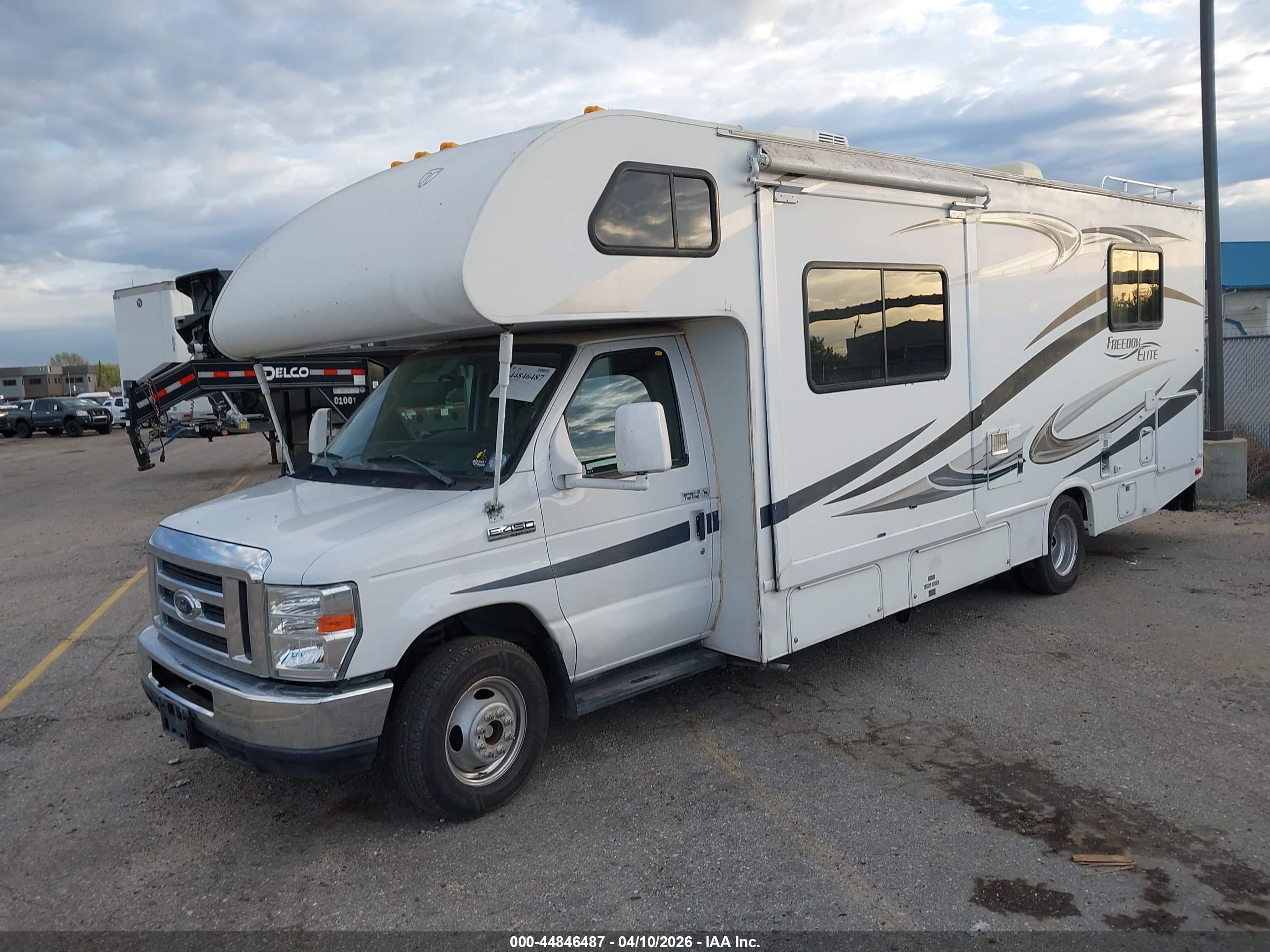 FORD E-450 image 2