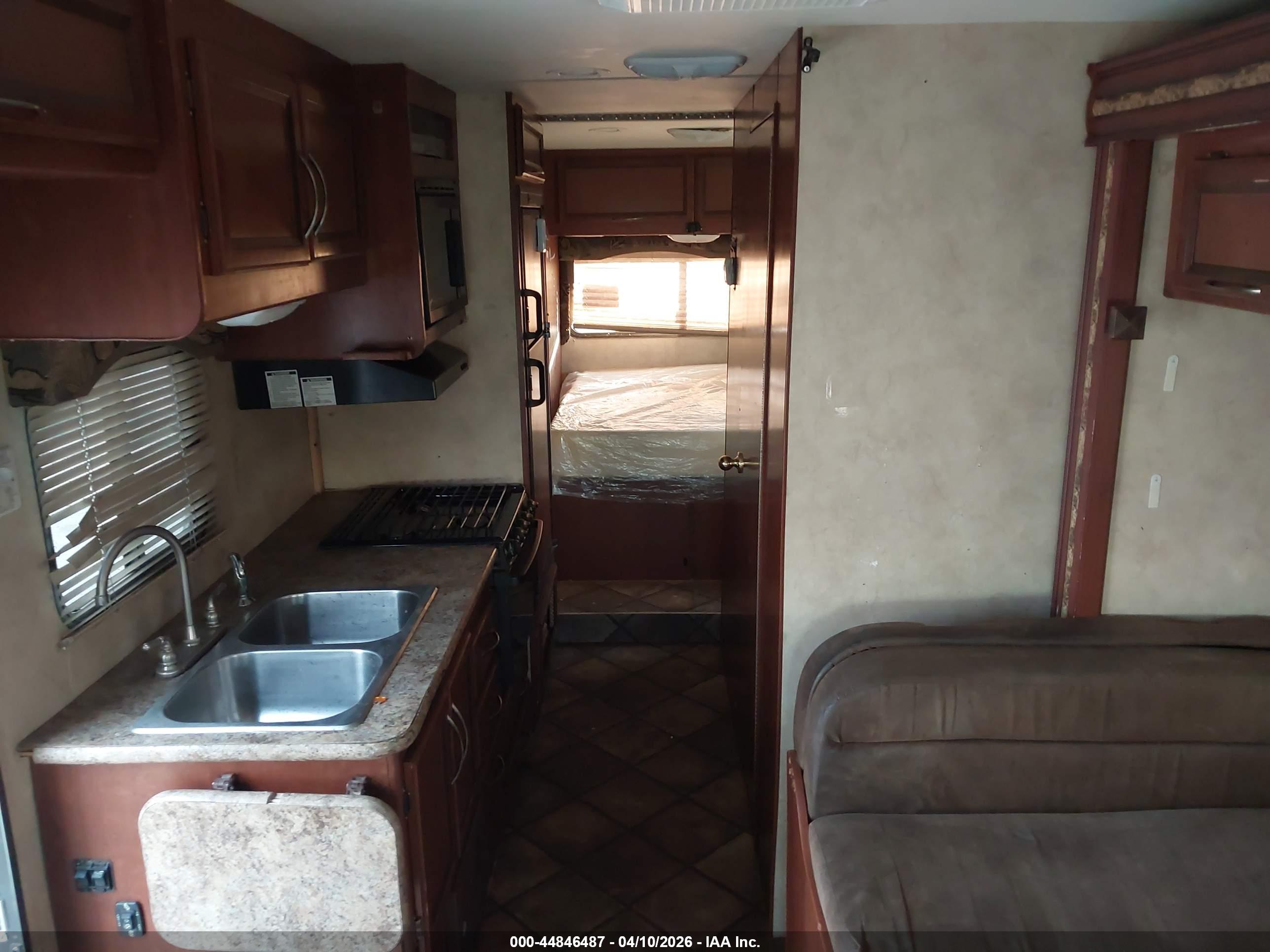 FORD E-450 image 7