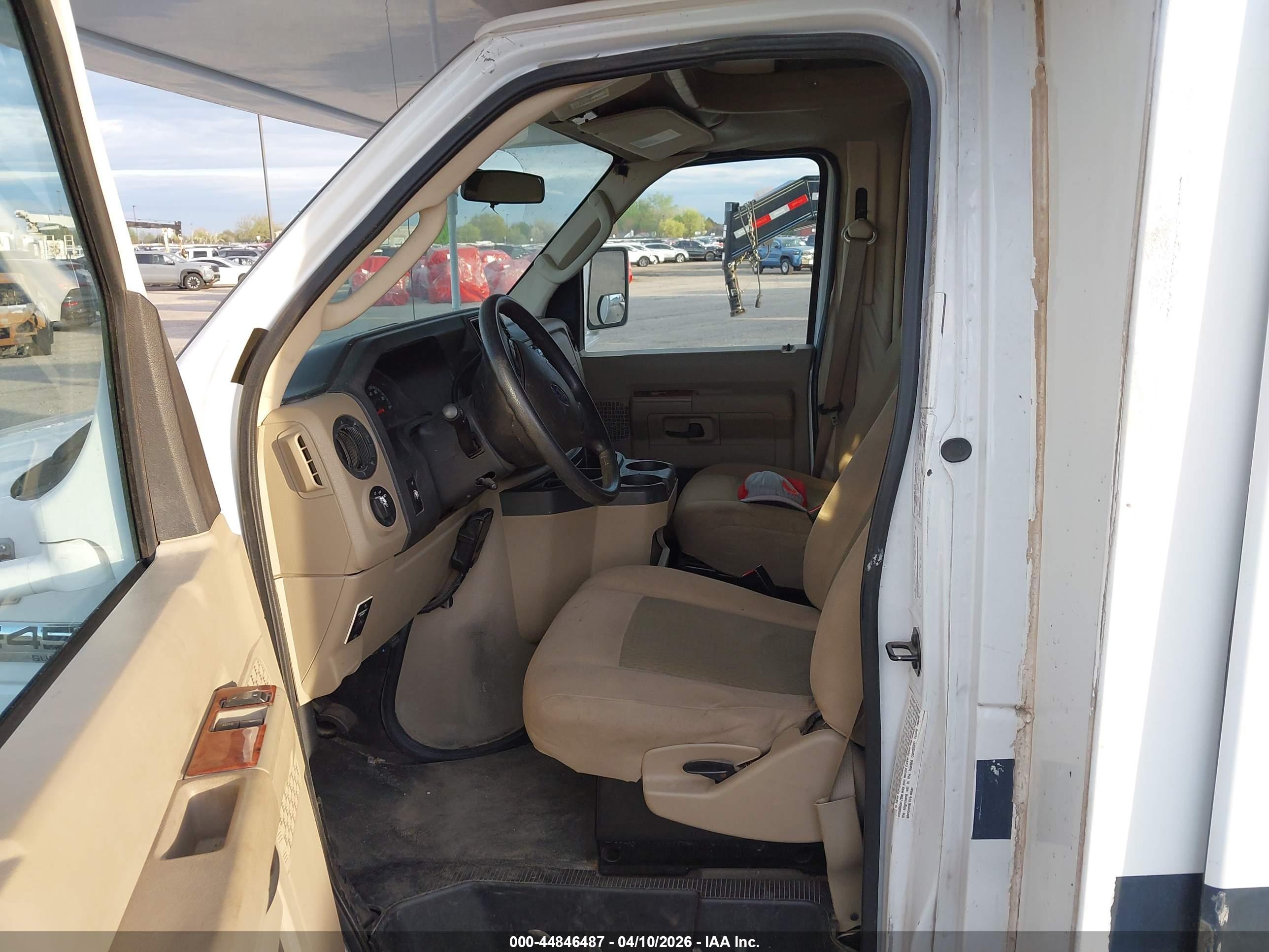 FORD E-450 image 8