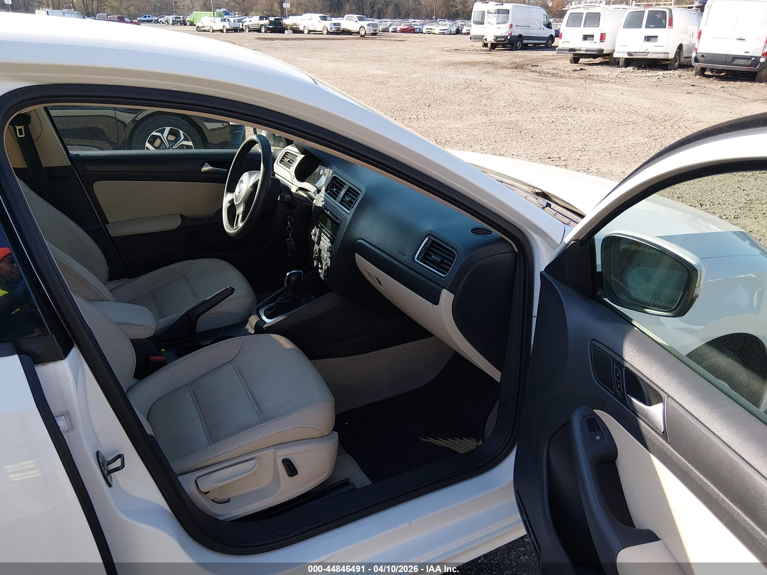 VOLKSWAGEN JETTA image 5
