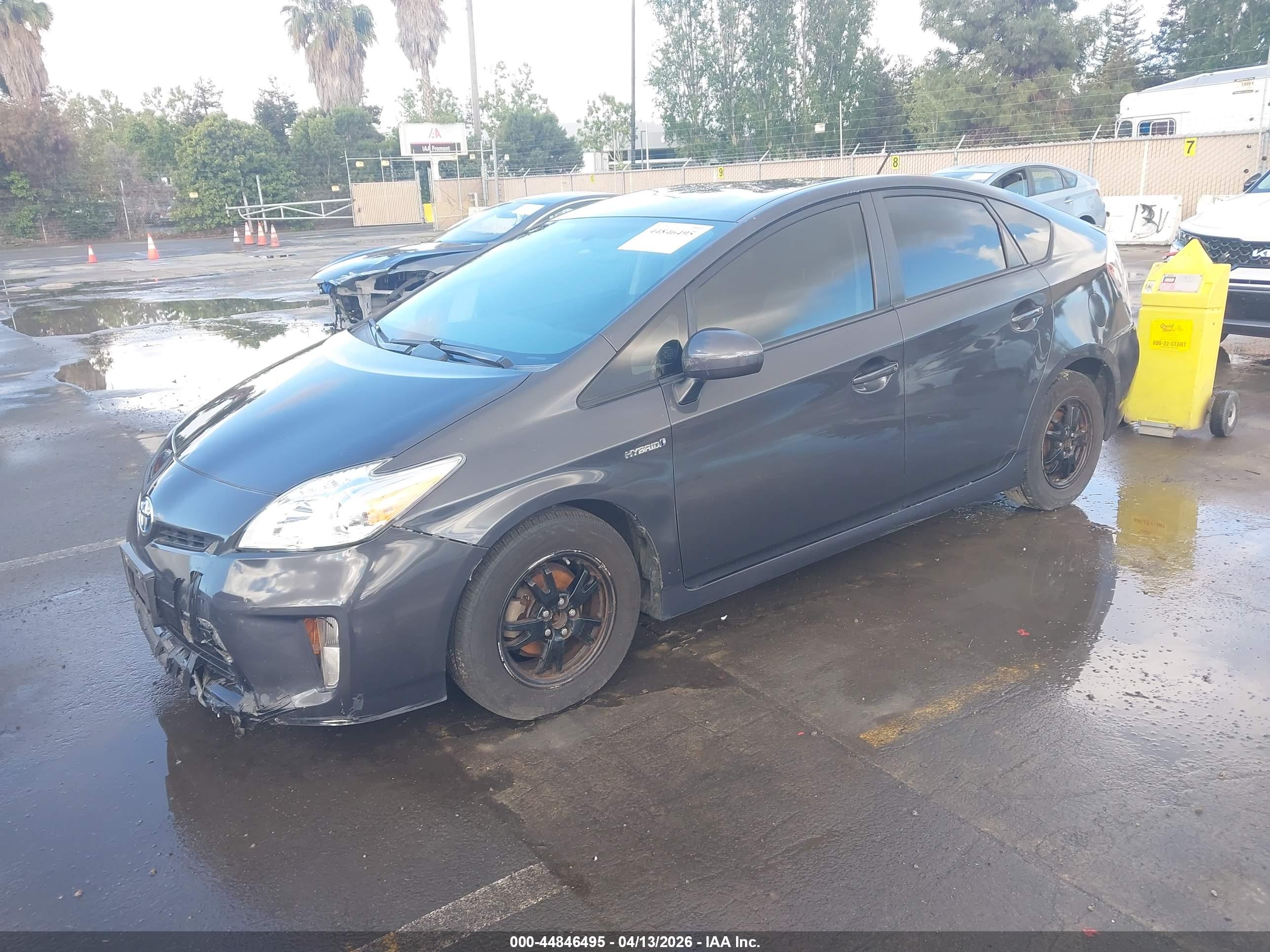 TOYOTA PRIUS image 2