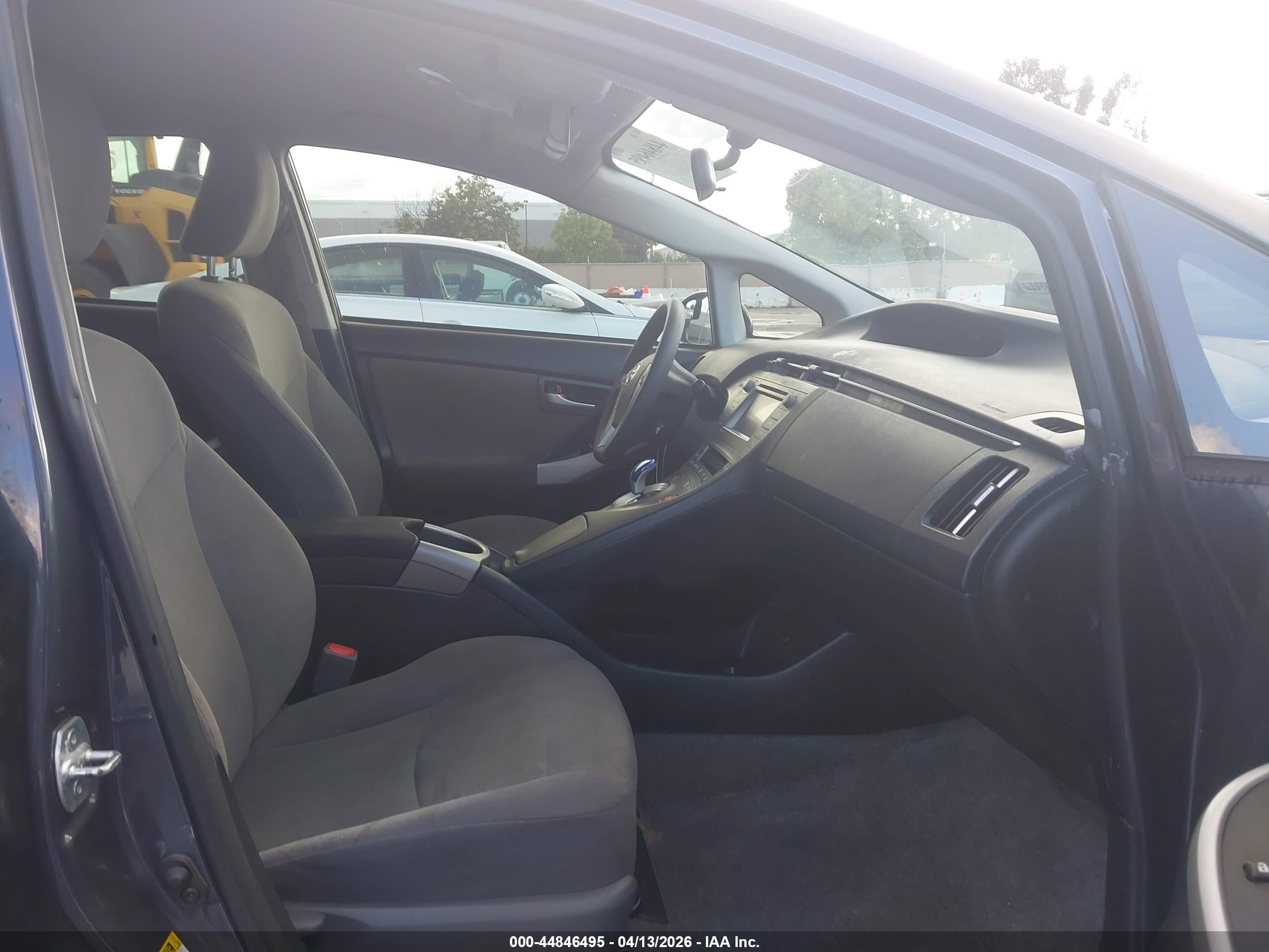 TOYOTA PRIUS image 5