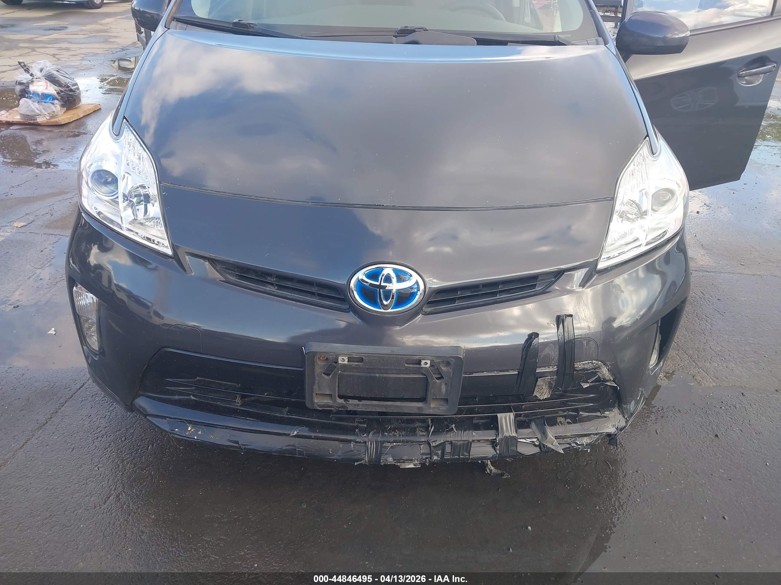 TOYOTA PRIUS image 6
