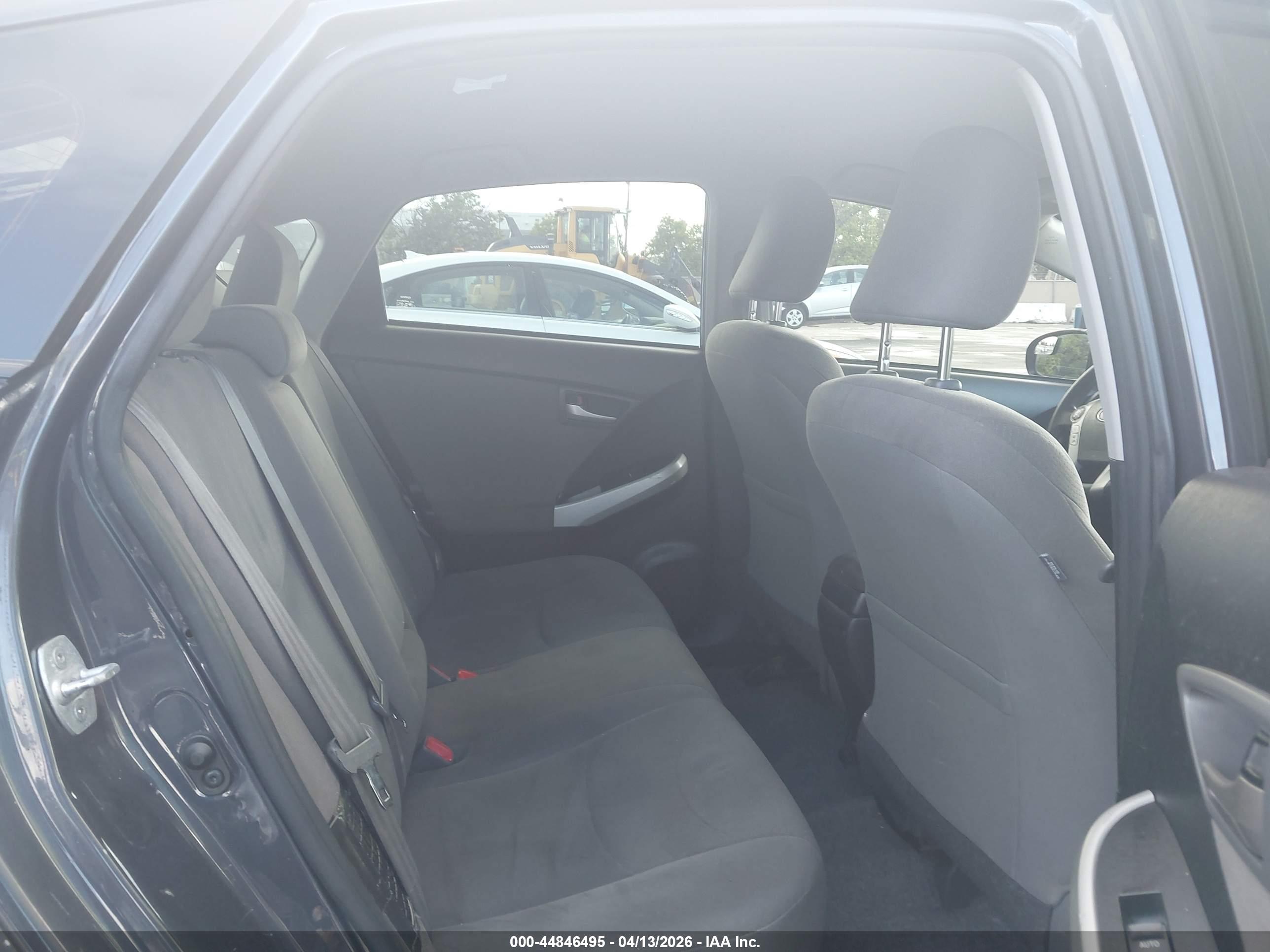 TOYOTA PRIUS image 8