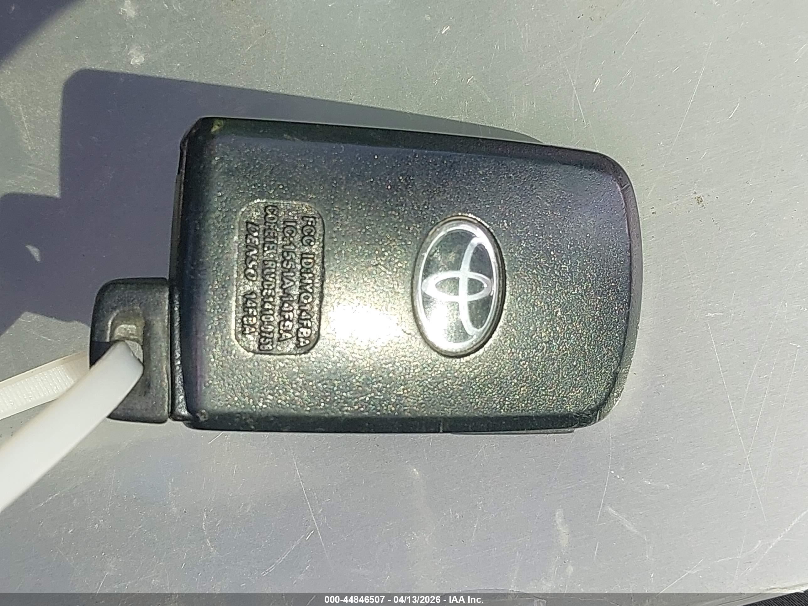 TOYOTA PRIUS image 11