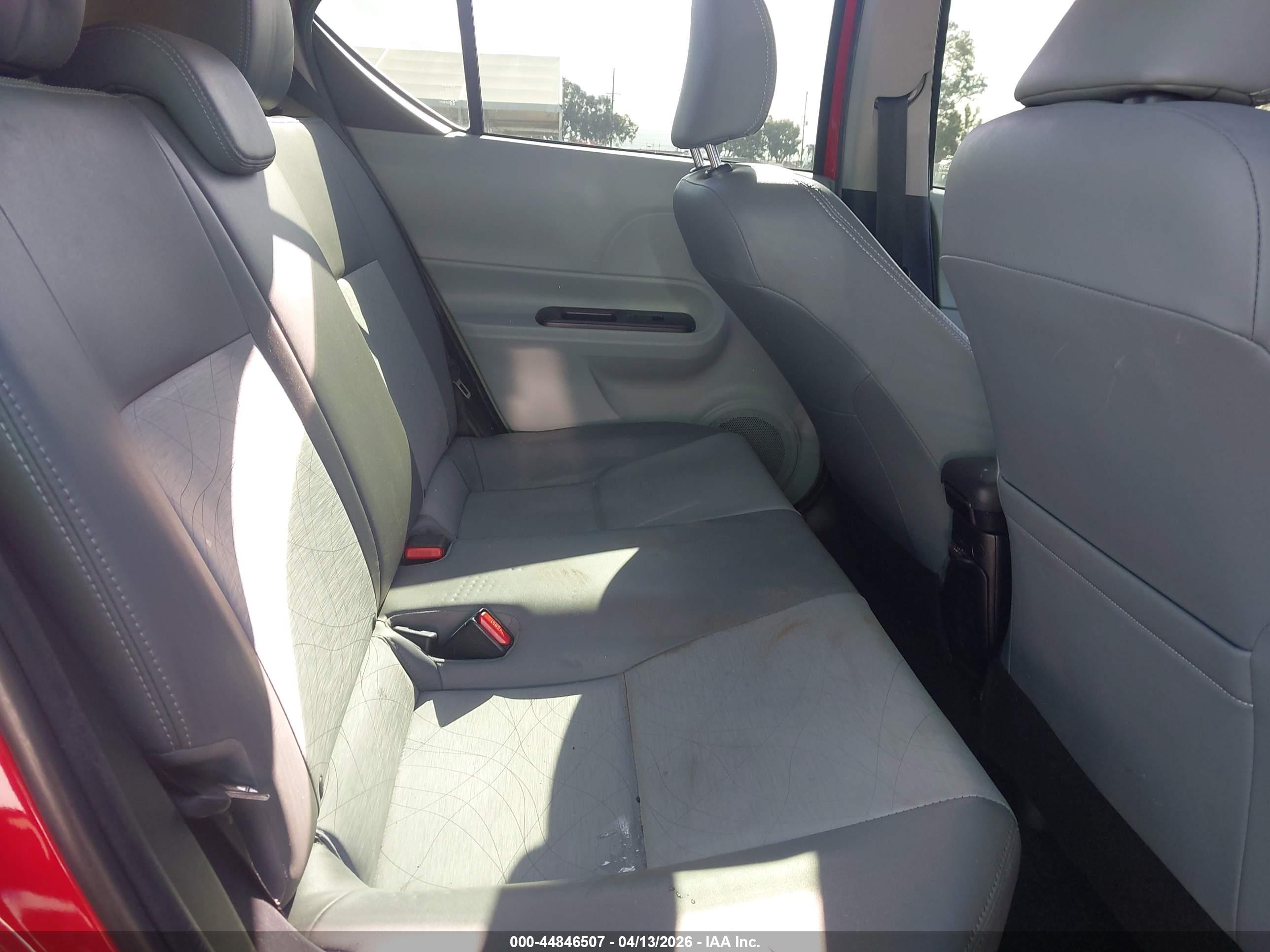 TOYOTA PRIUS image 8